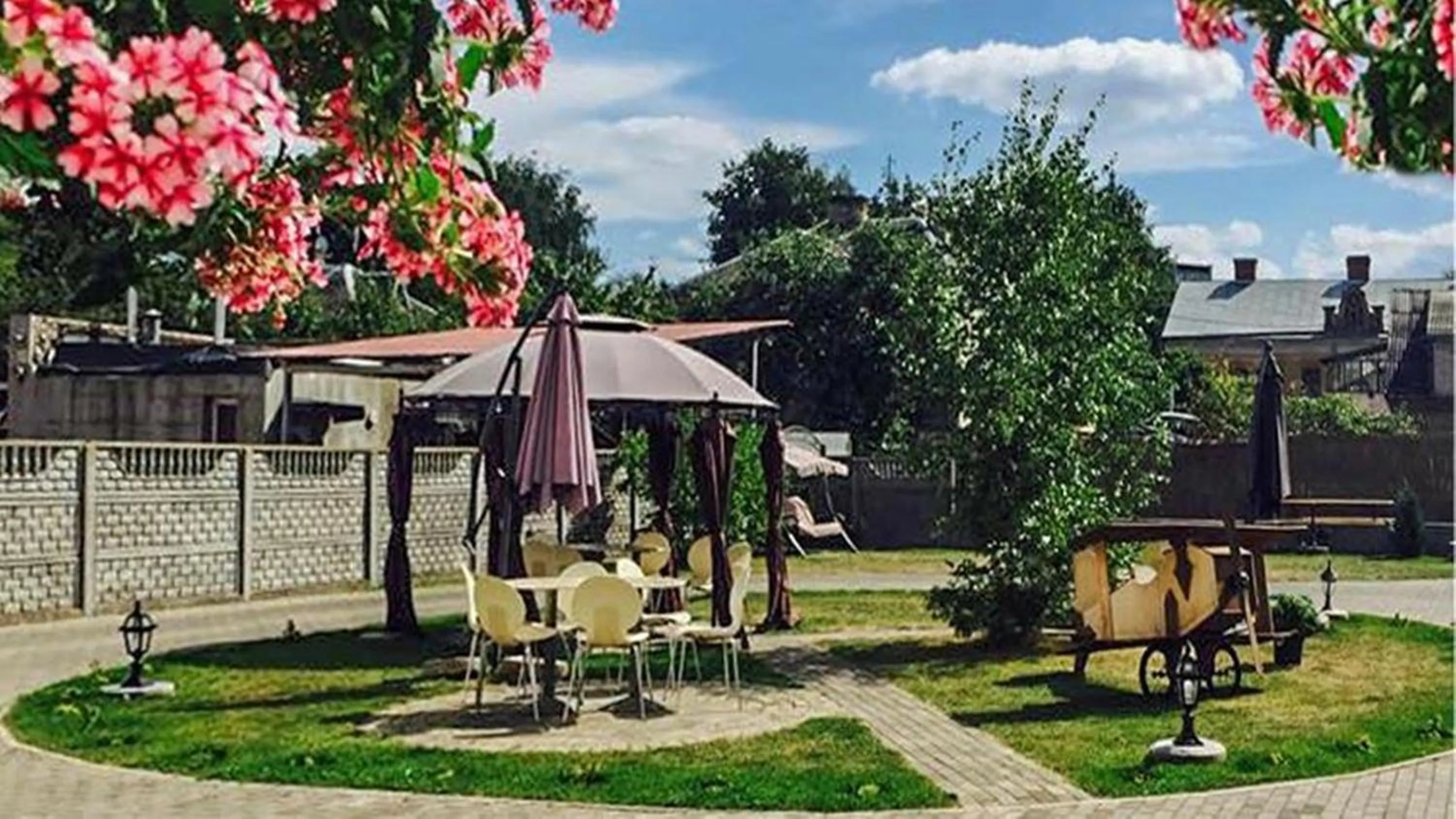 Area and facilities in Biplan Hotel