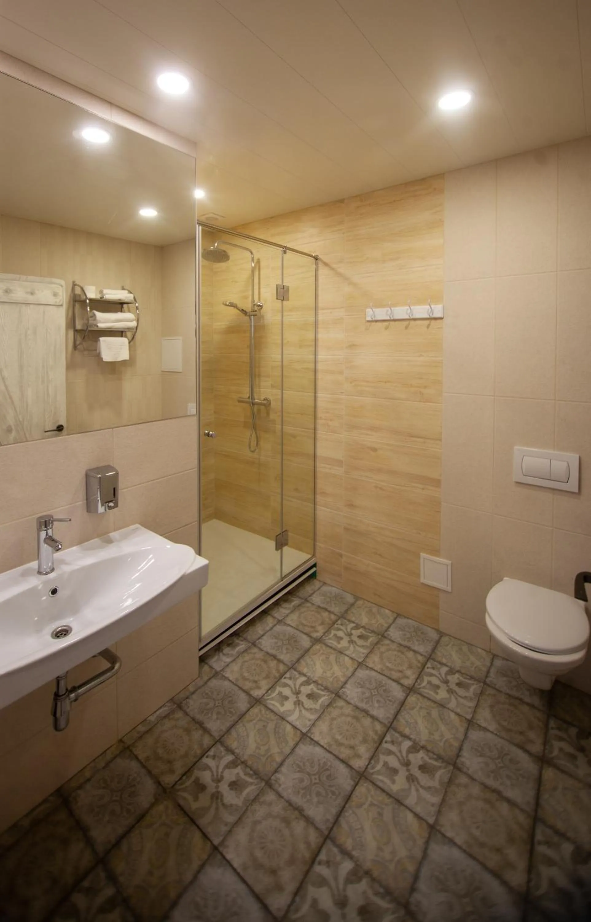 Shower in Biplan Hotel