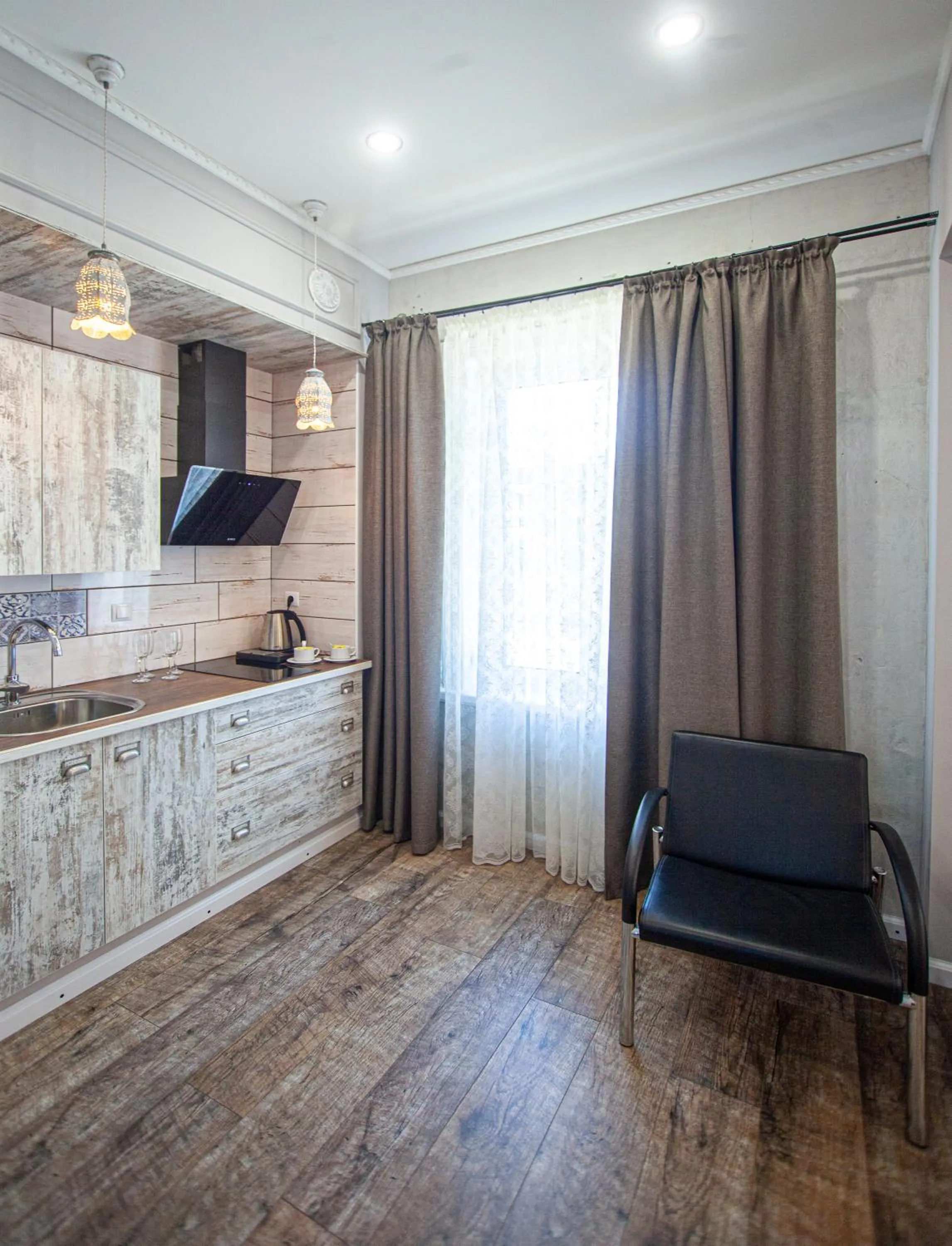 Kitchen or kitchenette in Biplan Hotel