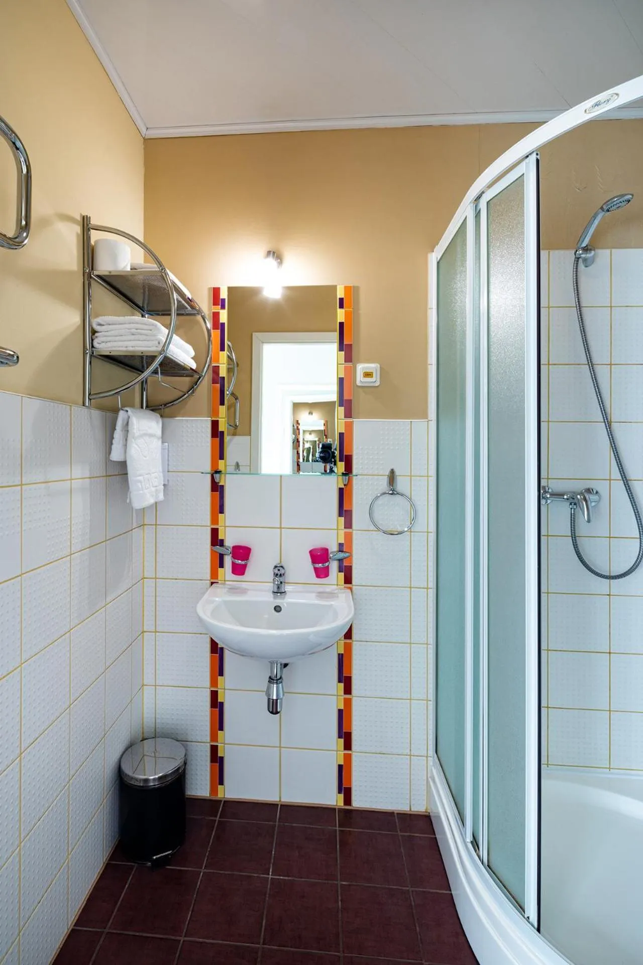 Shower in Biplan Hotel