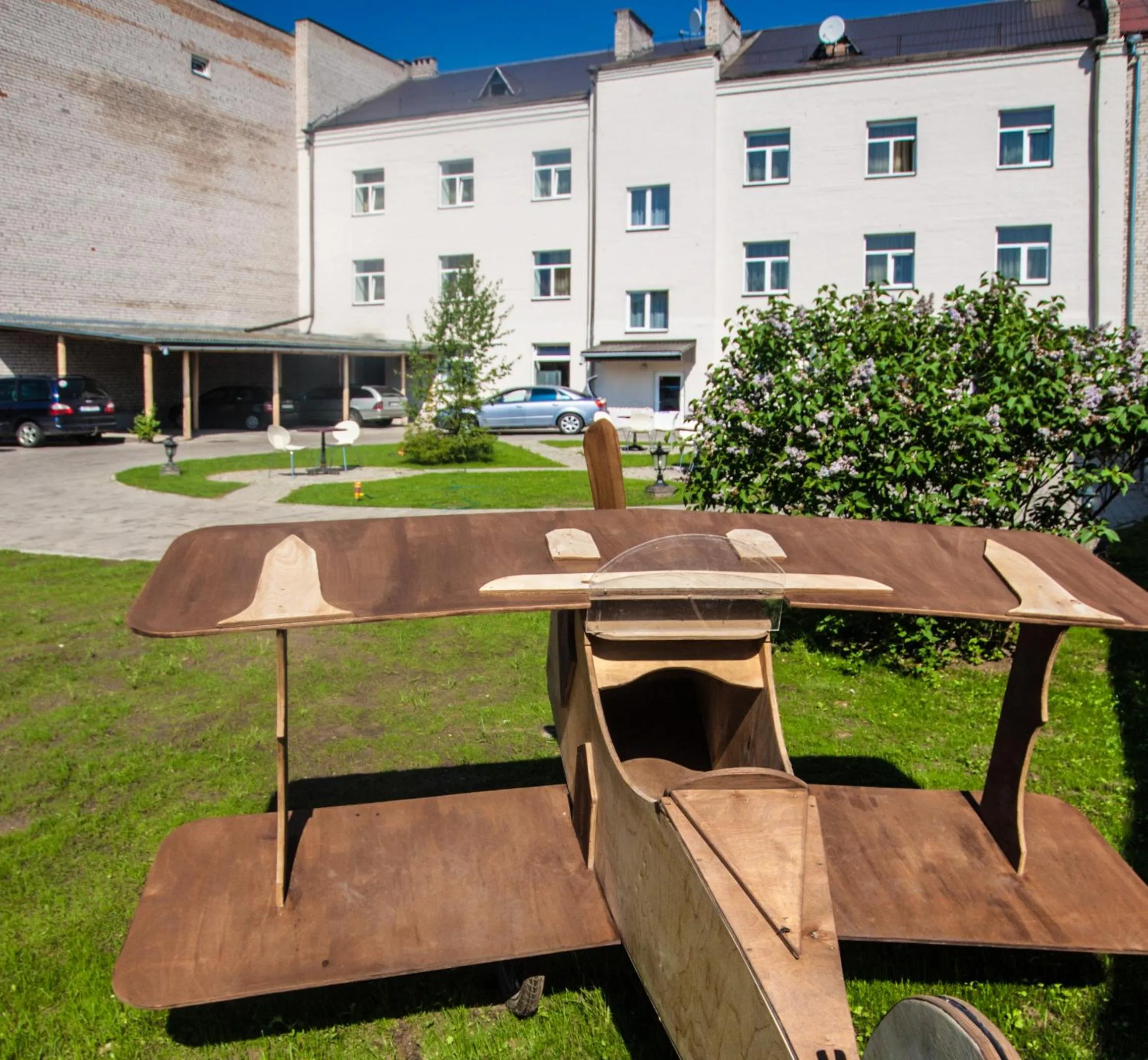 Decorative detail in Biplan Hotel