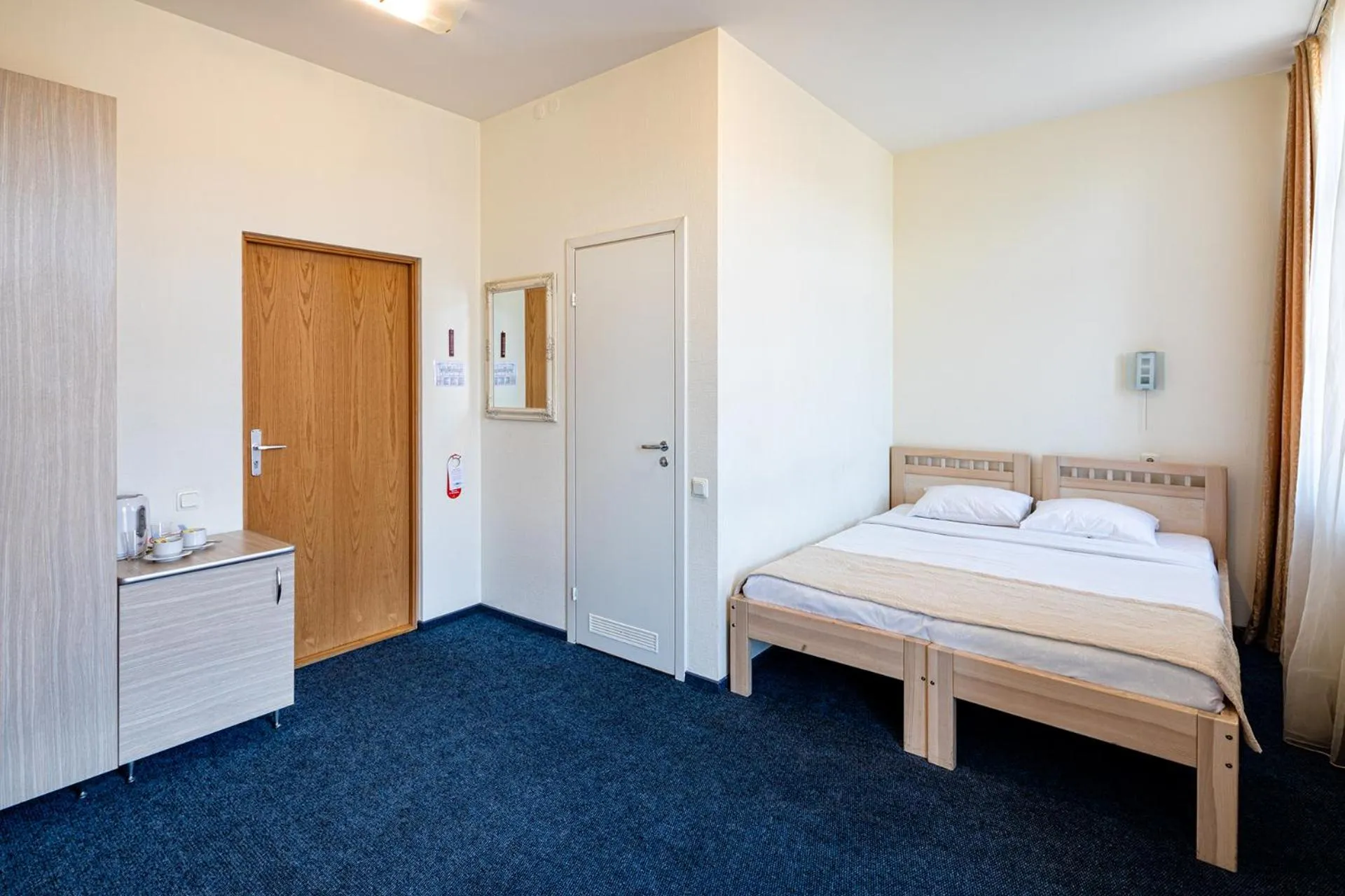 Photo of the whole room, Bed in Biplan Hotel