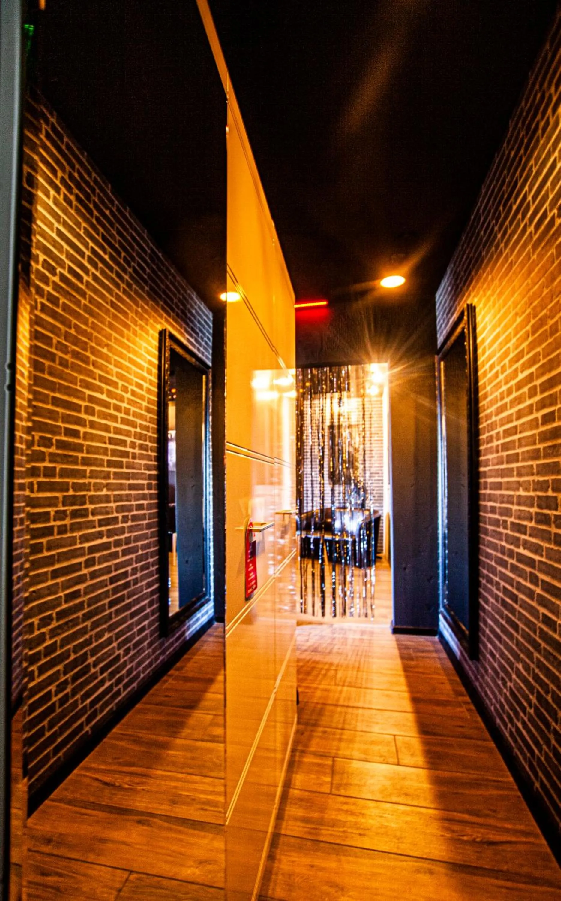 wardrobe in Biplan Hotel