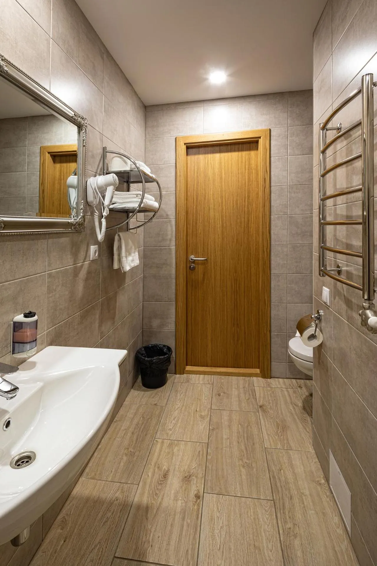 Toilet in Biplan Hotel