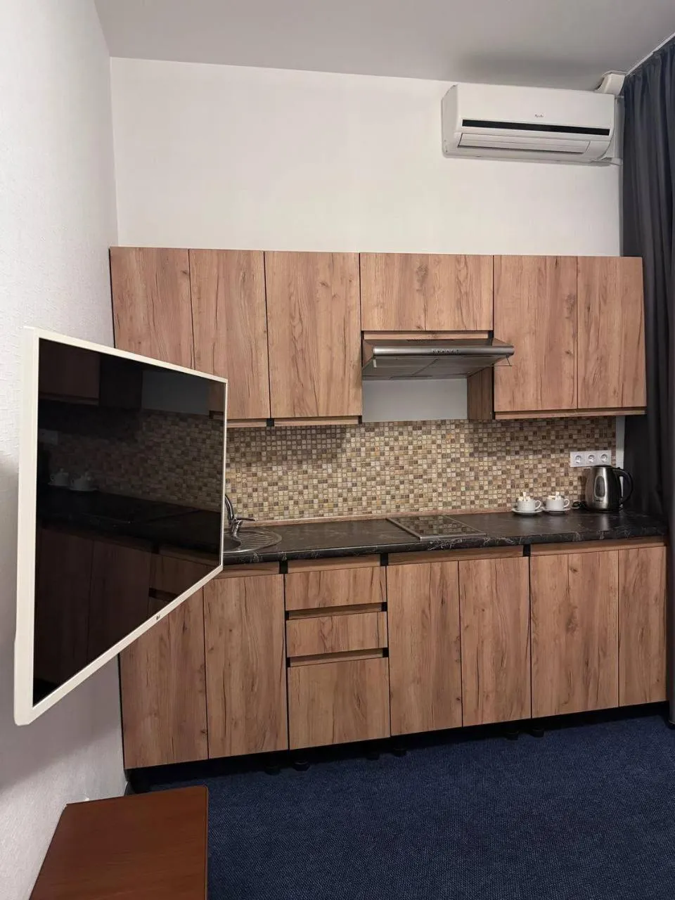 TV and multimedia in Biplan Hotel