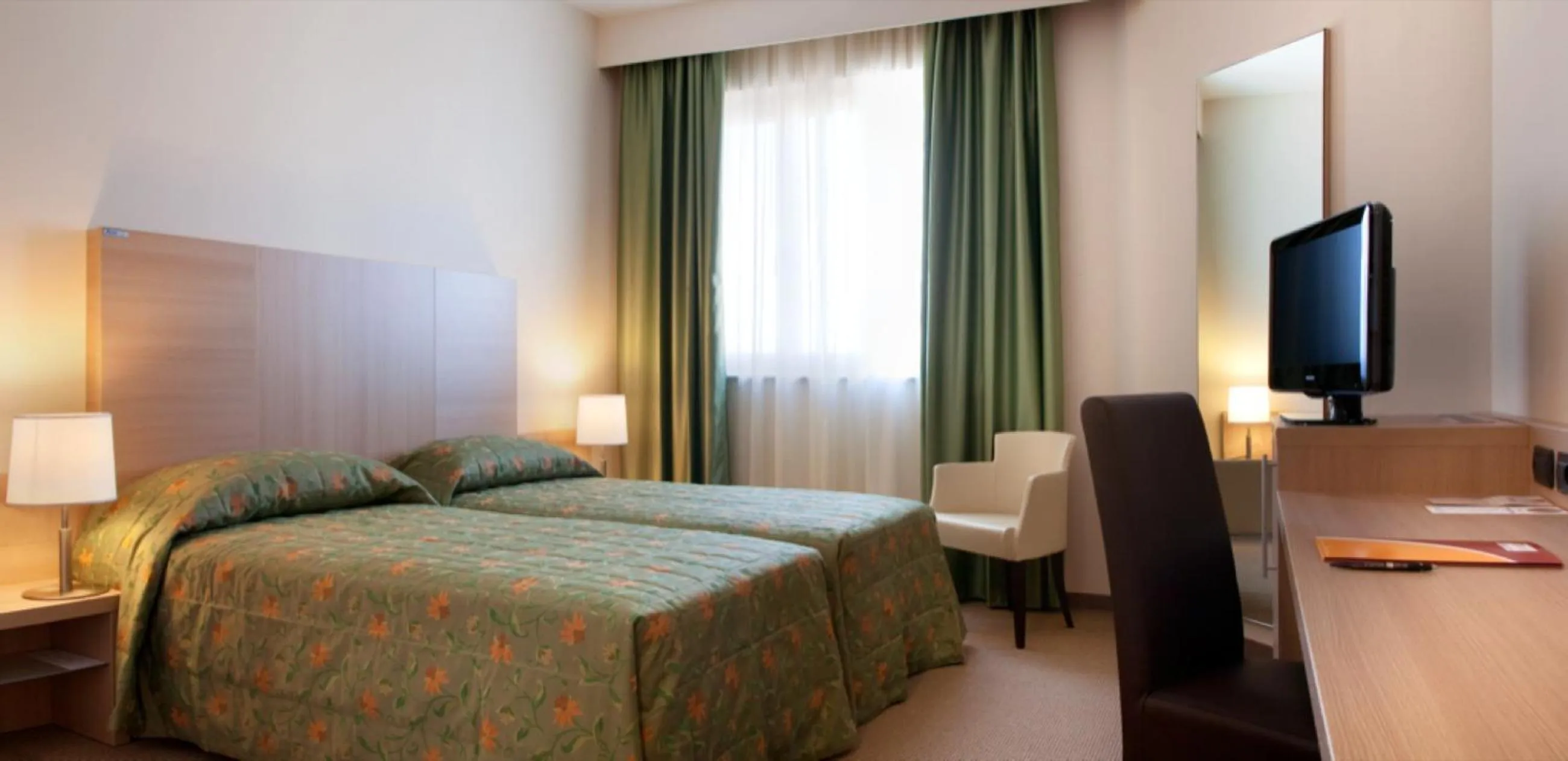 Photo of the whole room, Bed in Torino Hotel San Luigi - Ristorante Trait d'Union