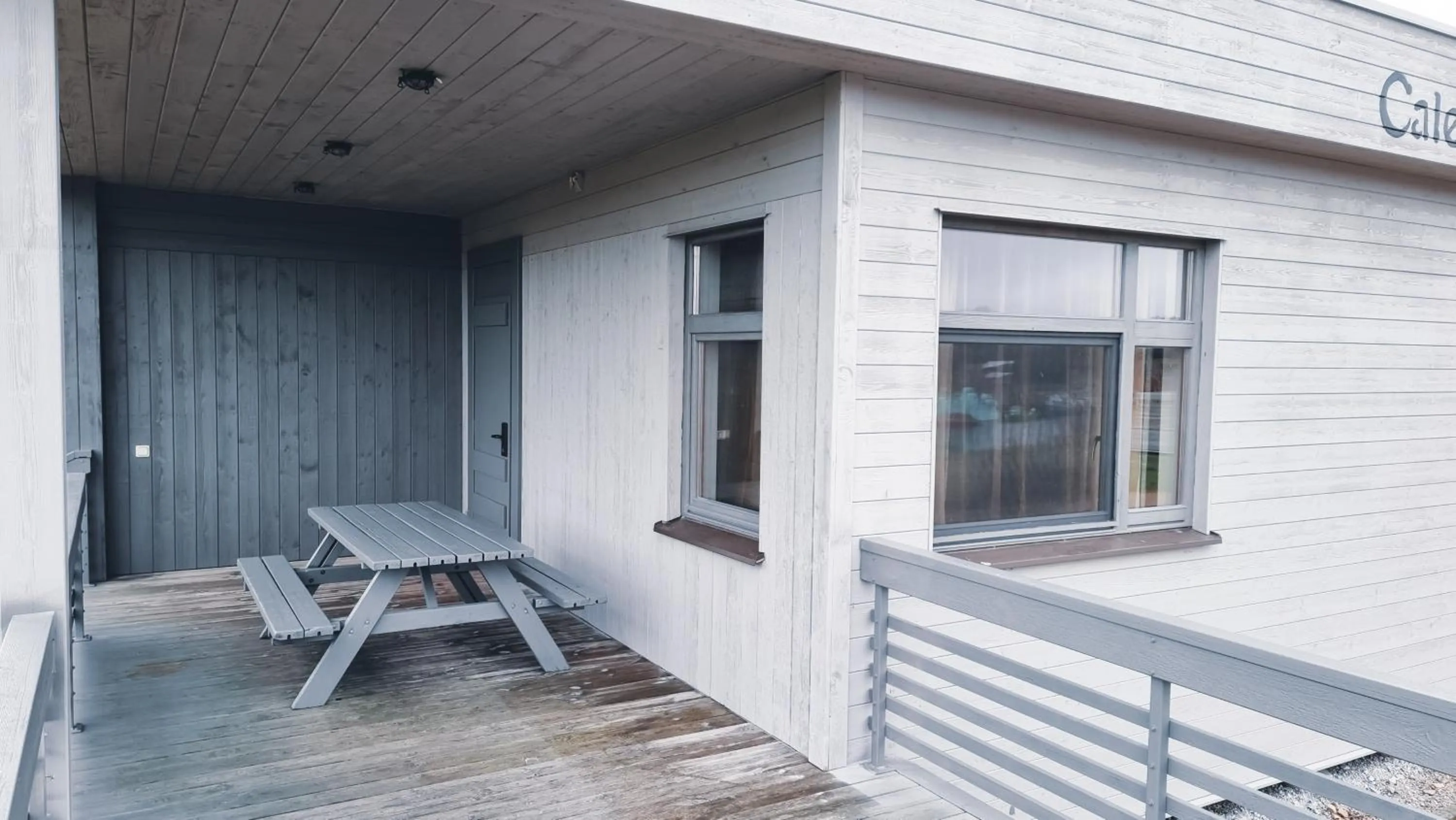 Facade/entrance in Kapteinu Osta