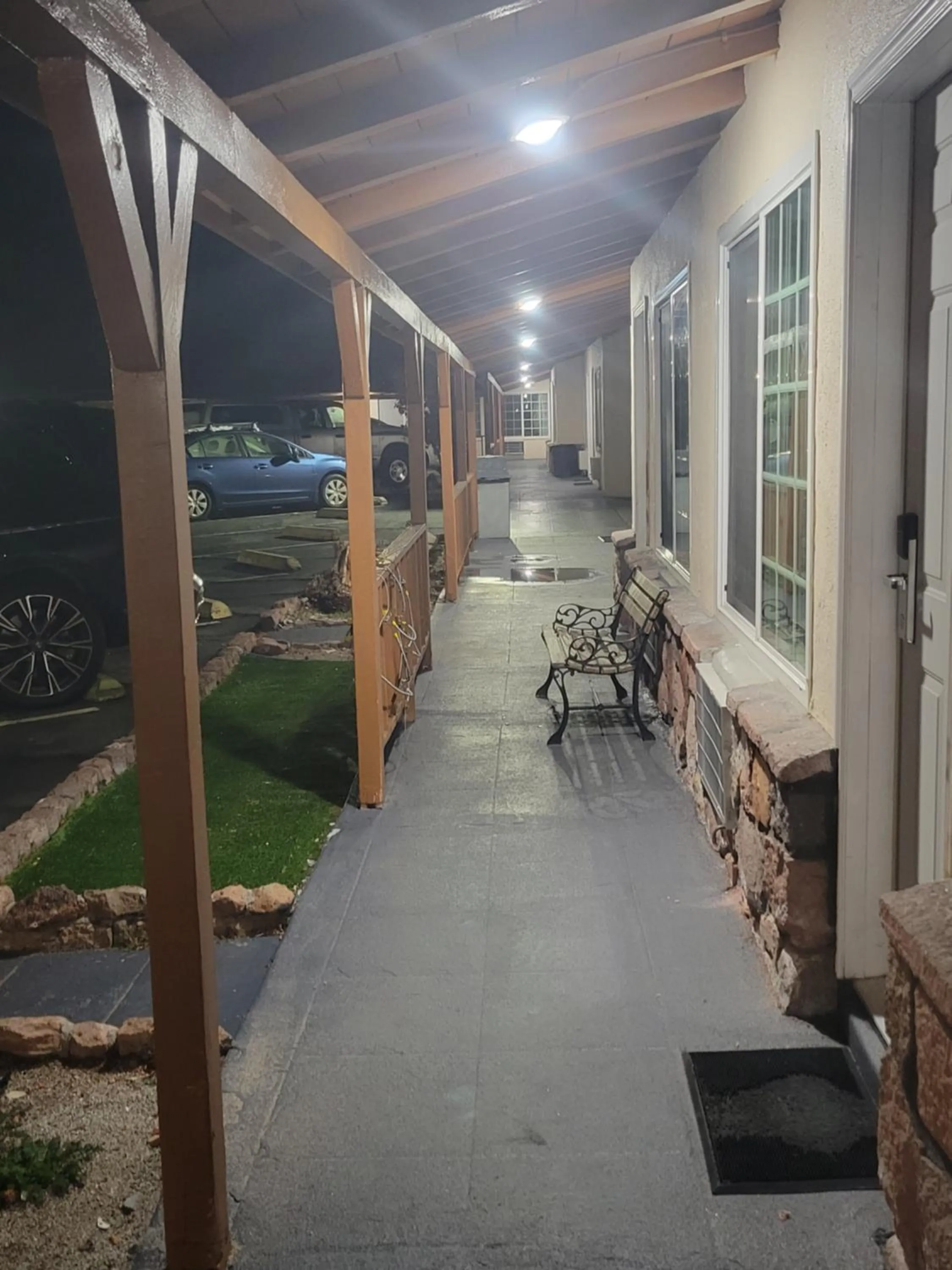 Property building in Townhouse Motel