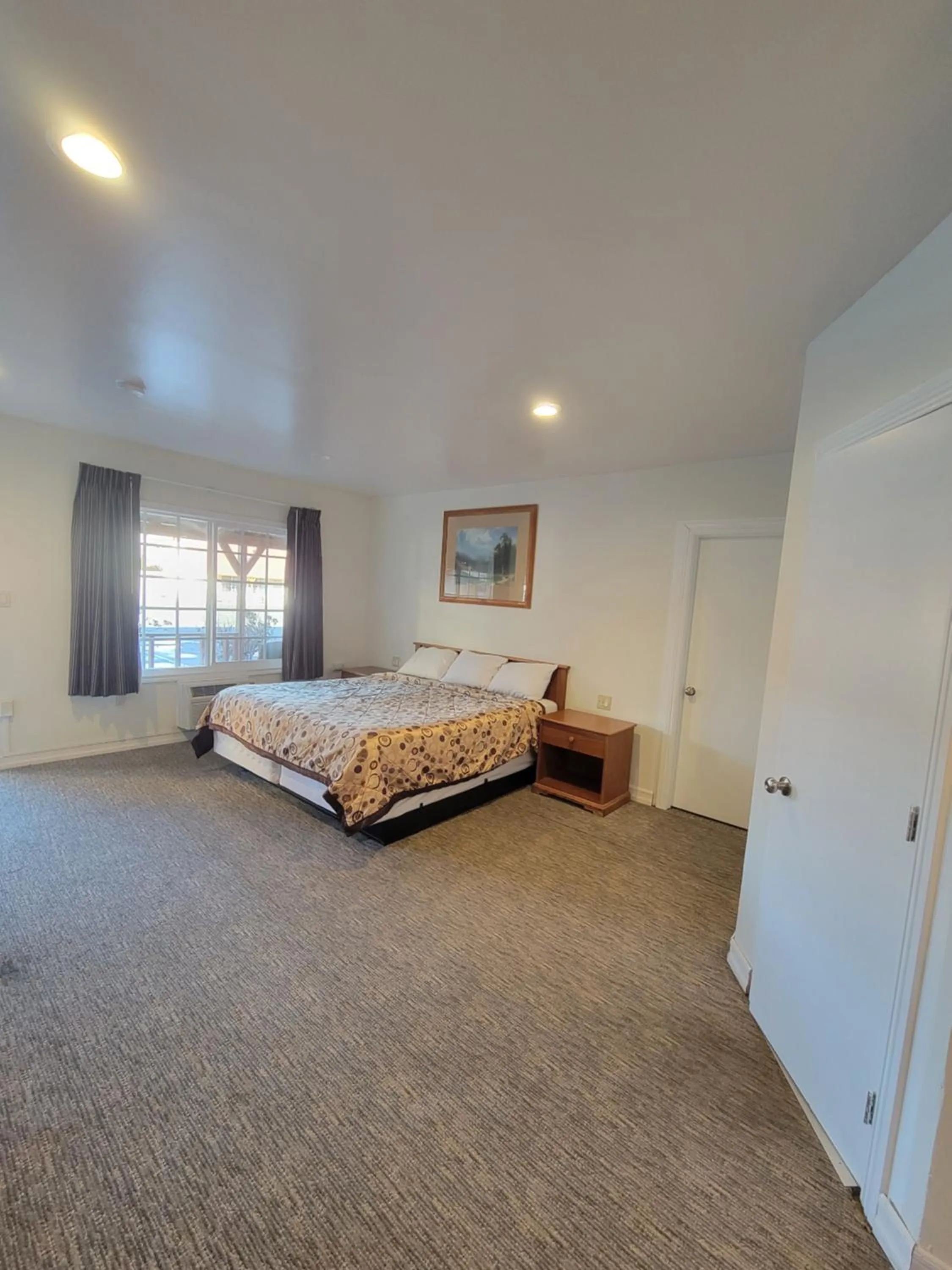 Bedroom, Bed in Townhouse Motel