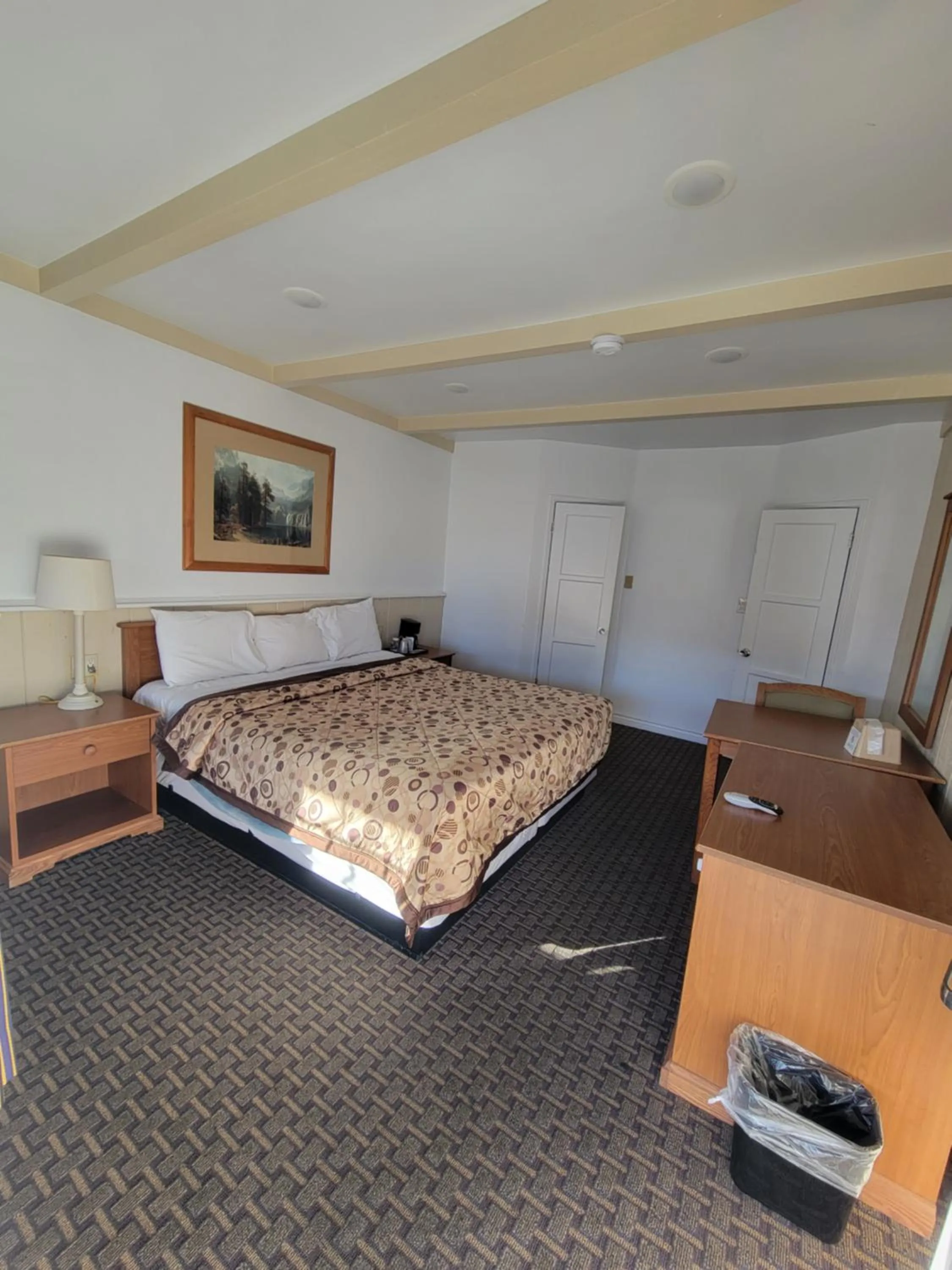 Bedroom, Bed in Townhouse Motel