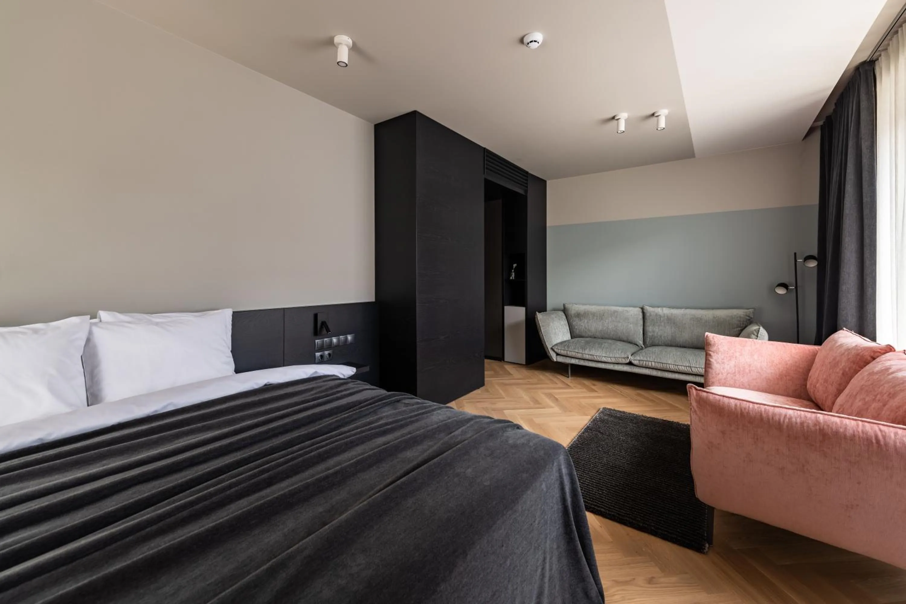 Bed in Maestro Design Hotel