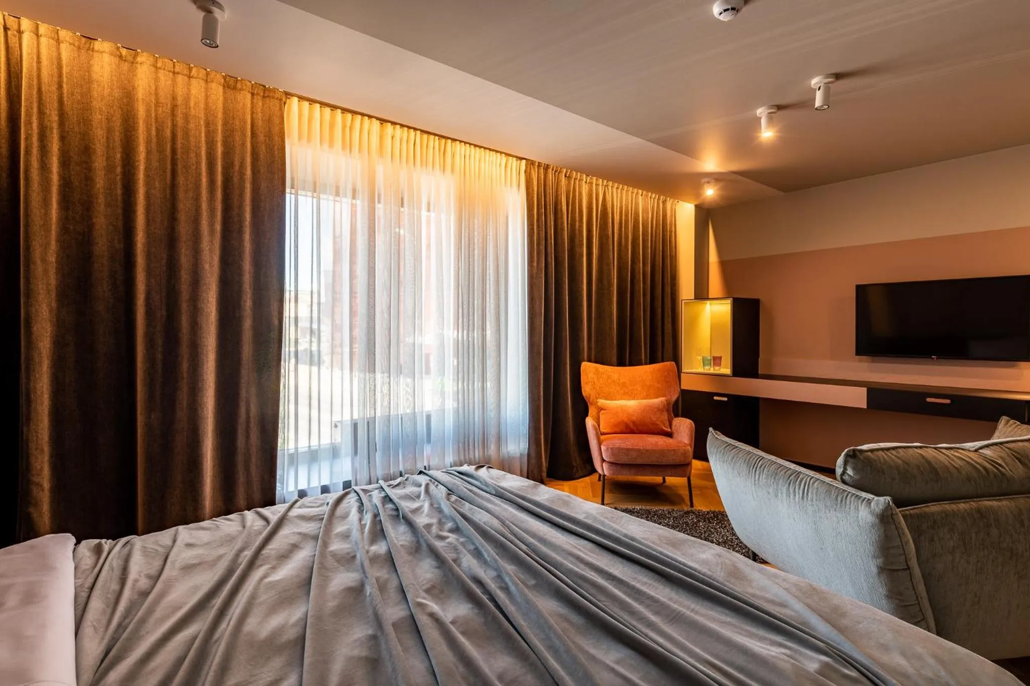 Bed in Maestro Design Hotel