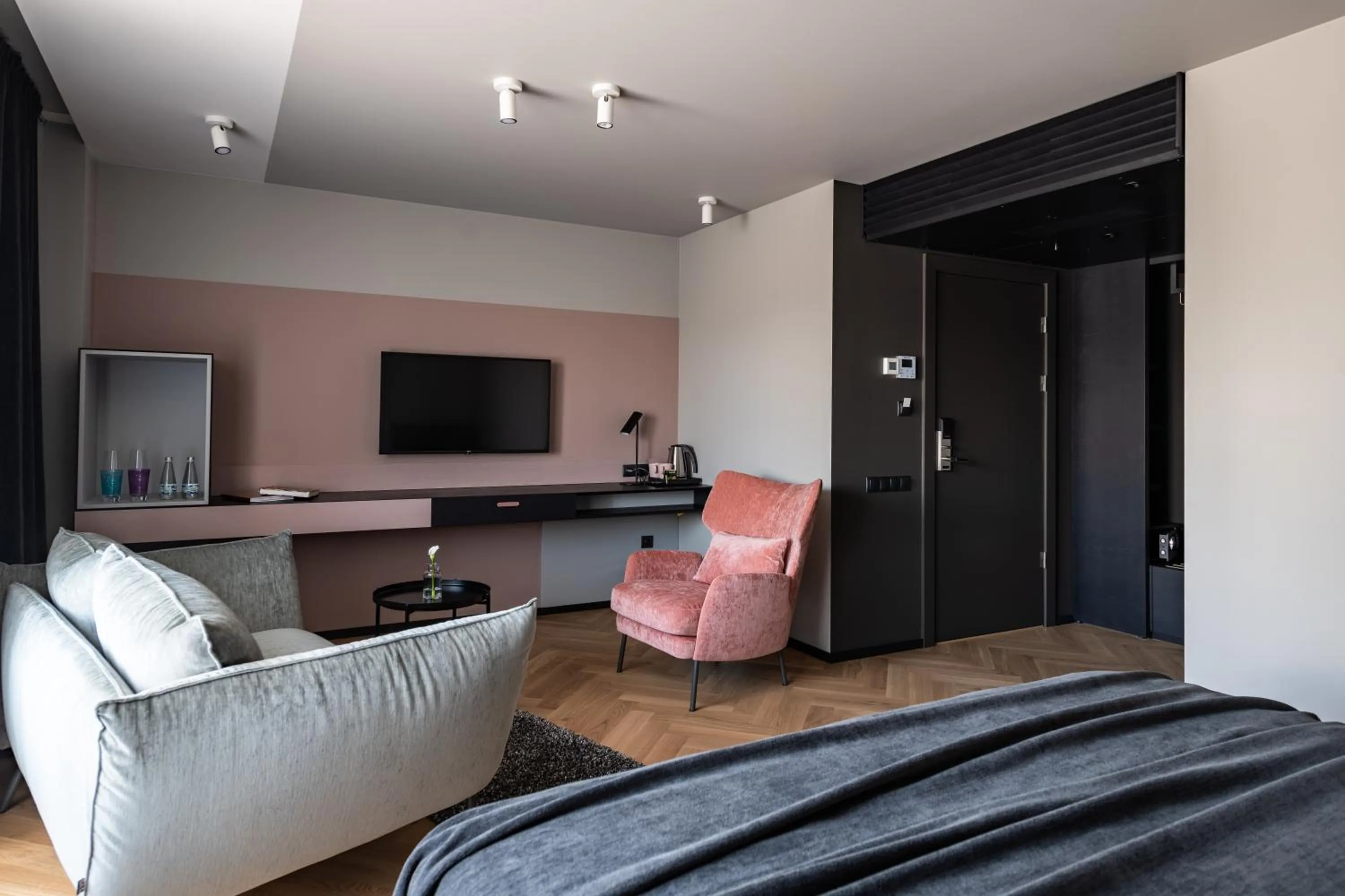 Bed in Maestro Design Hotel