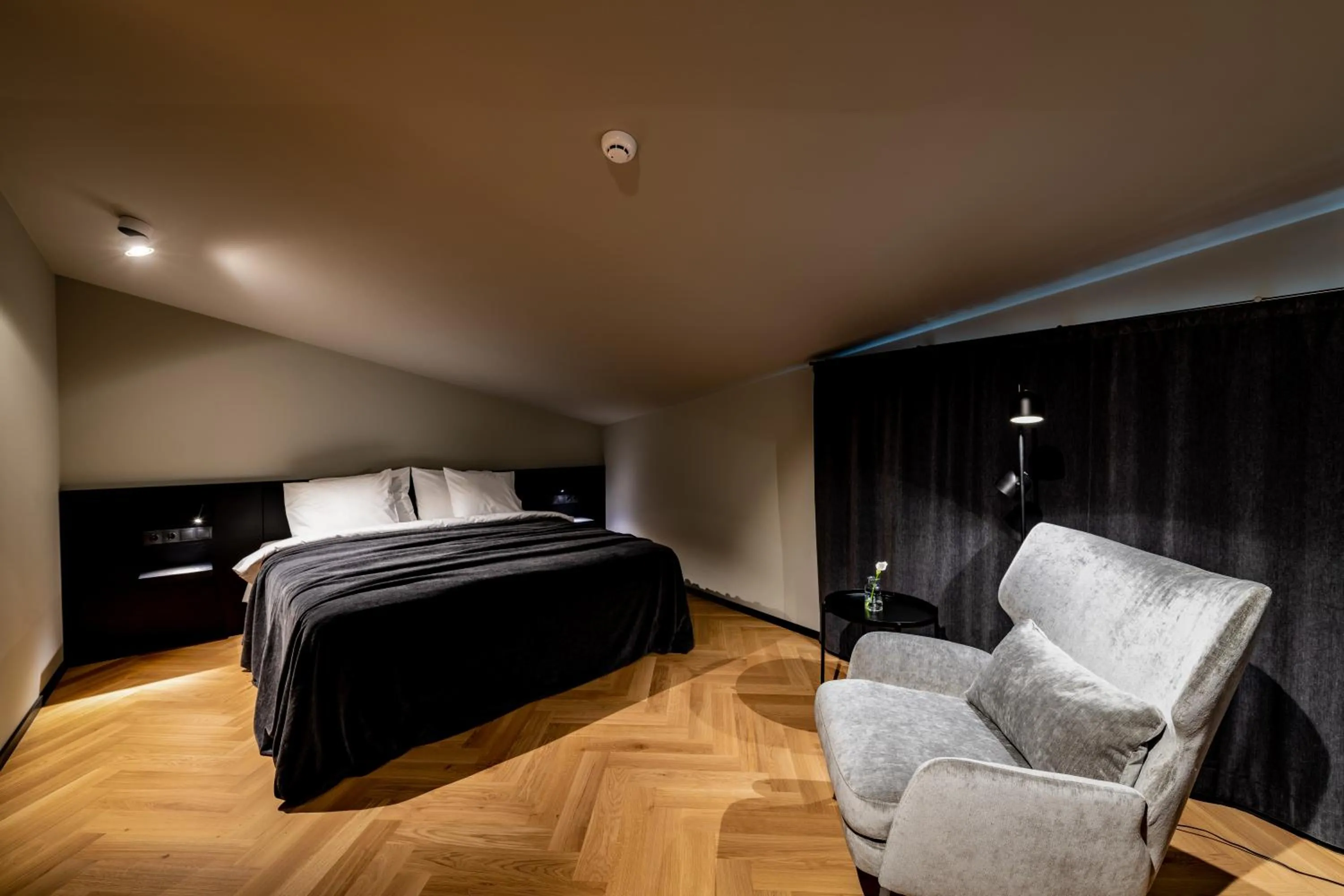 Bed in Maestro Design Hotel