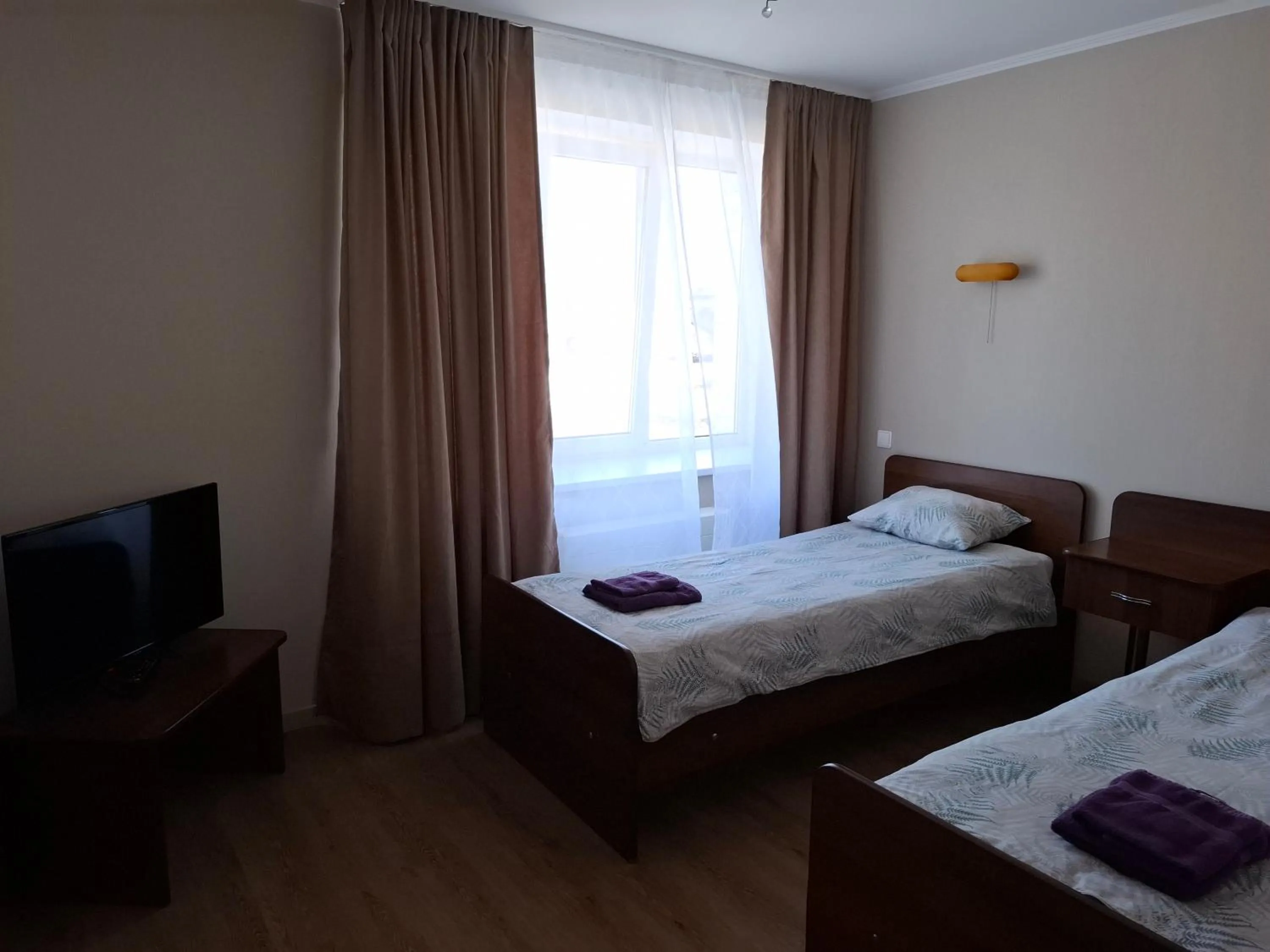 Bedroom, Bed in Duets