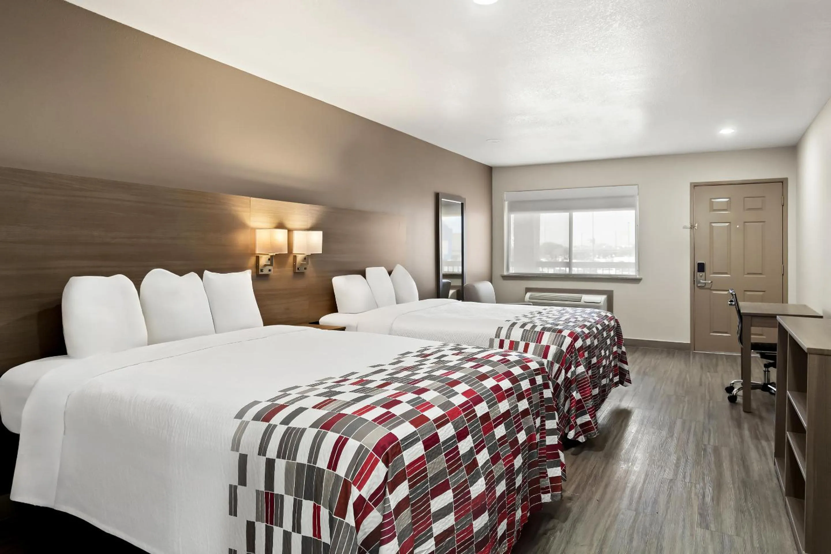 Bedroom, Bed in Red Roof Inn Stafford, TX