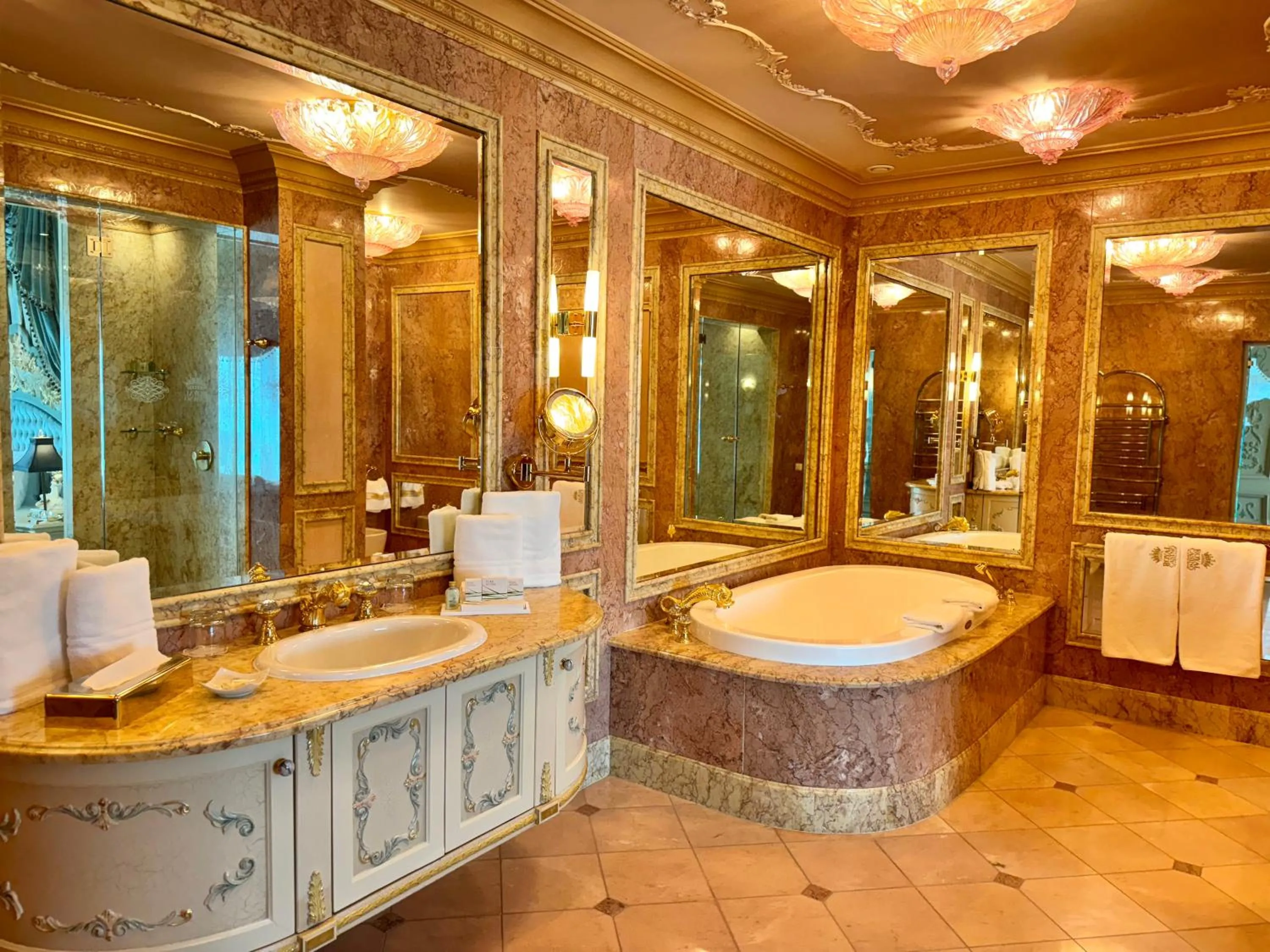 Bathroom in Royal SPA & Hotel Resort