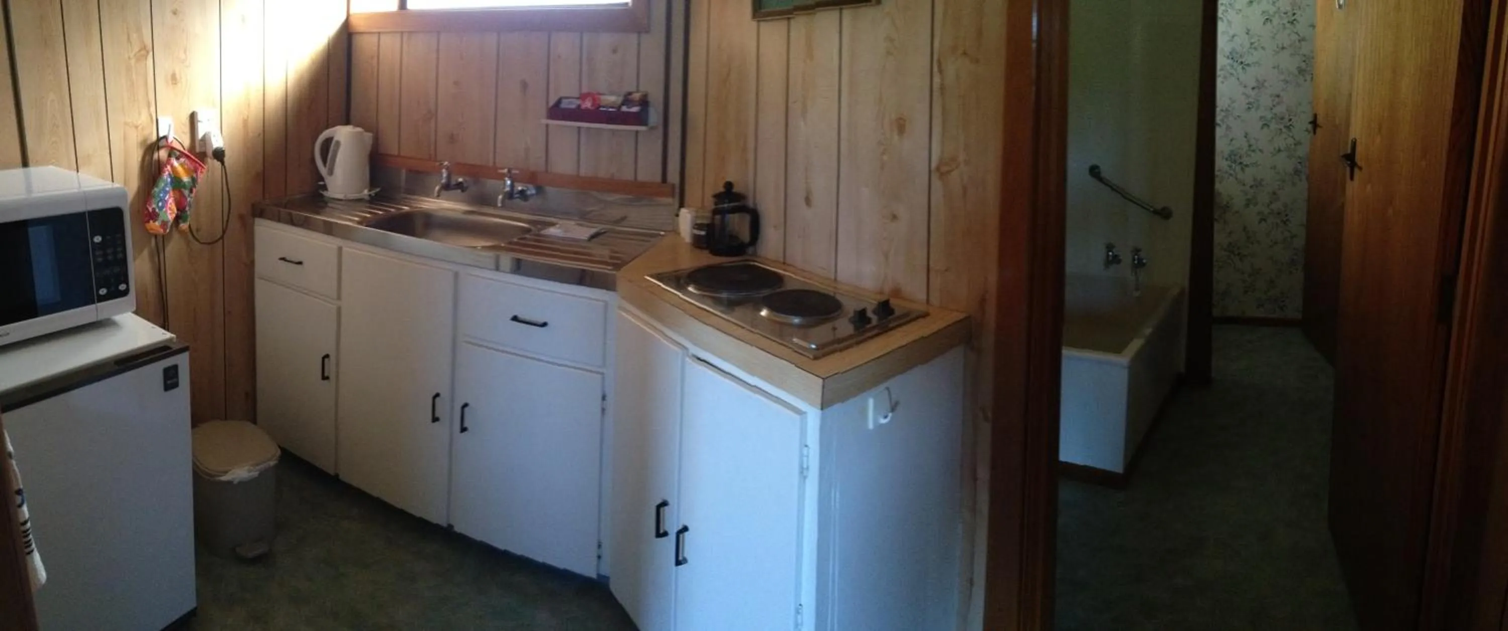 Kitchen or kitchenette in Owaka Lodge Motel