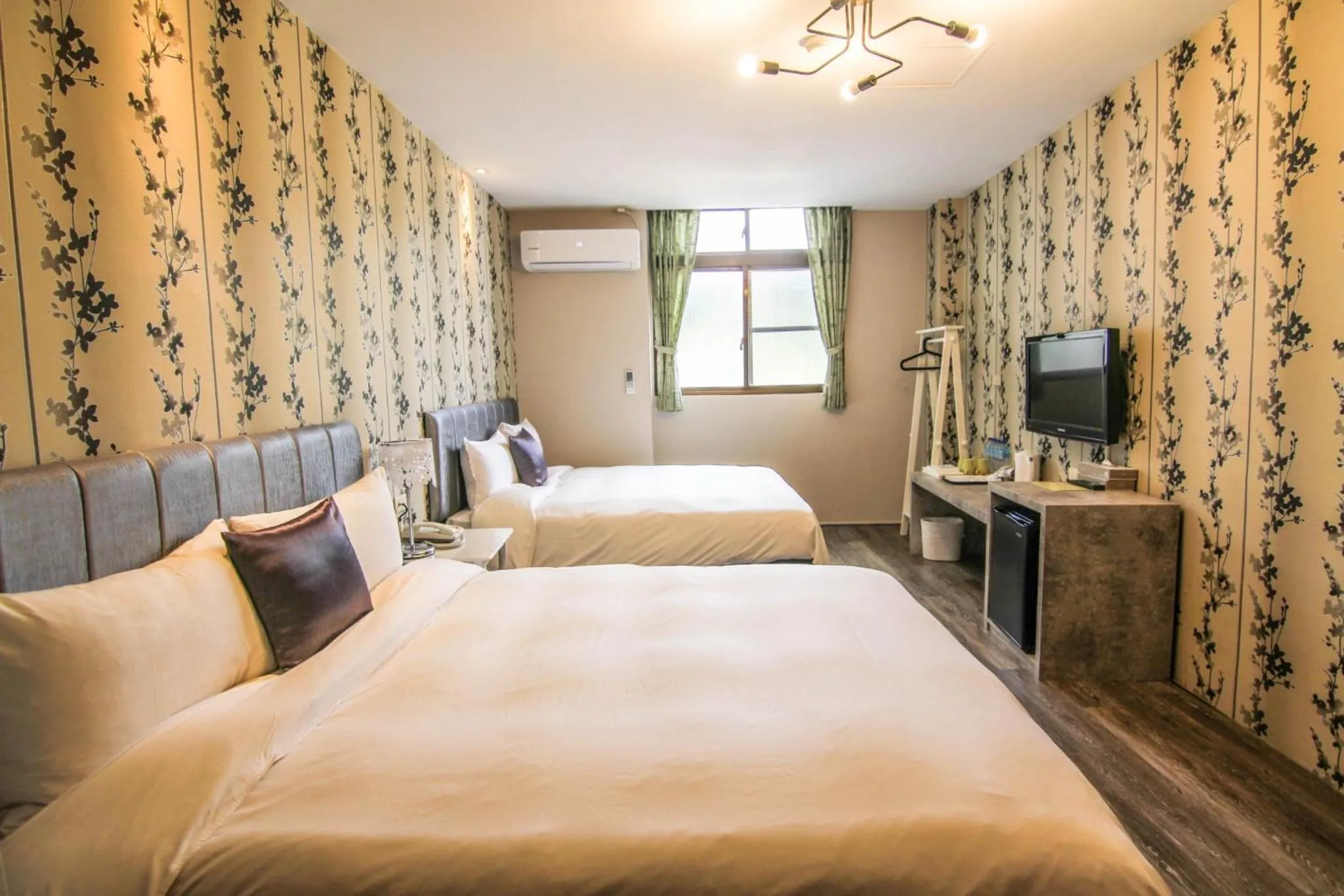 Bedroom, Bed in Sun Moon Lake Loft Inn