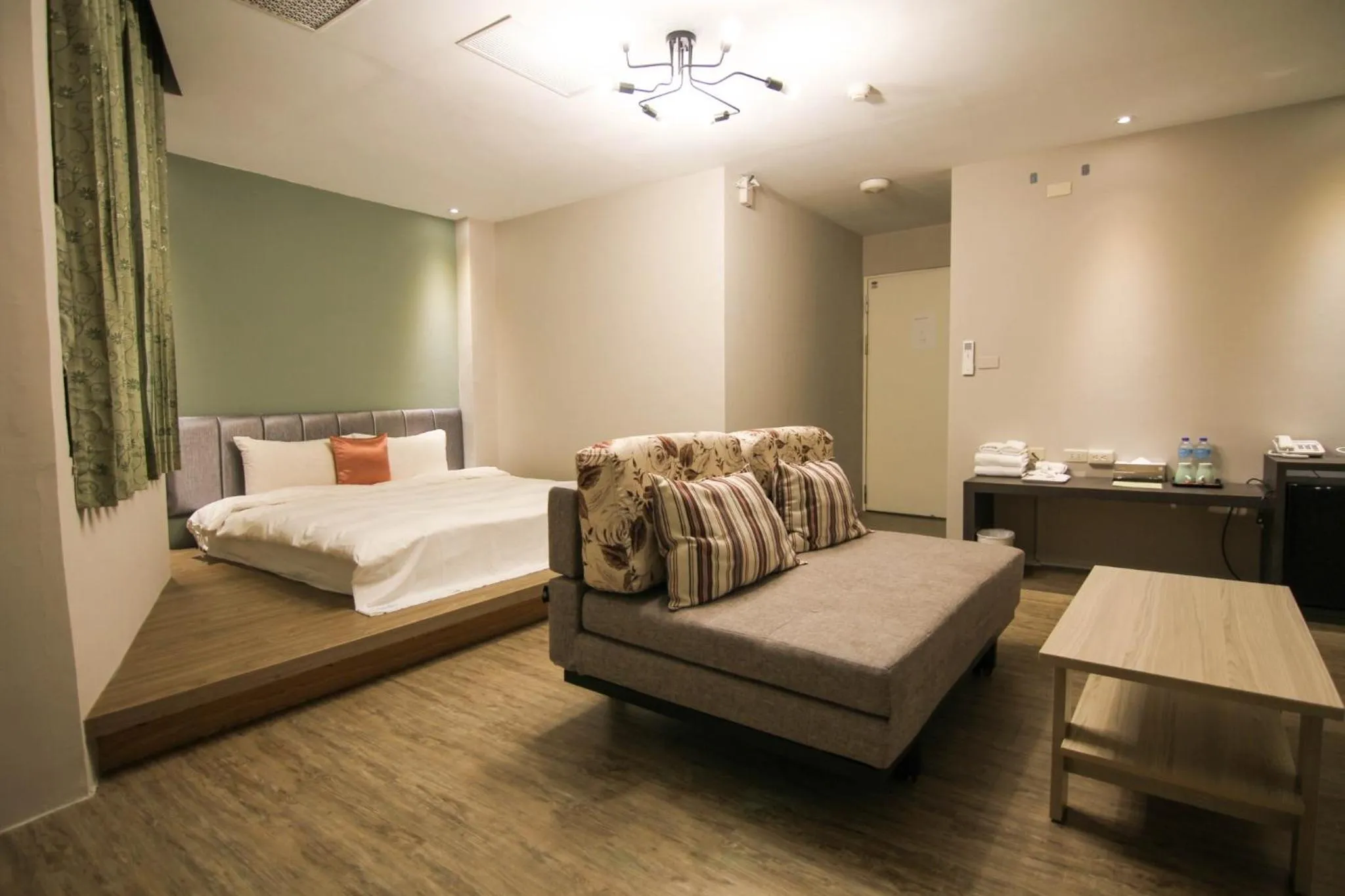 Photo of the whole room, Bed in Sun Moon Lake Loft Inn