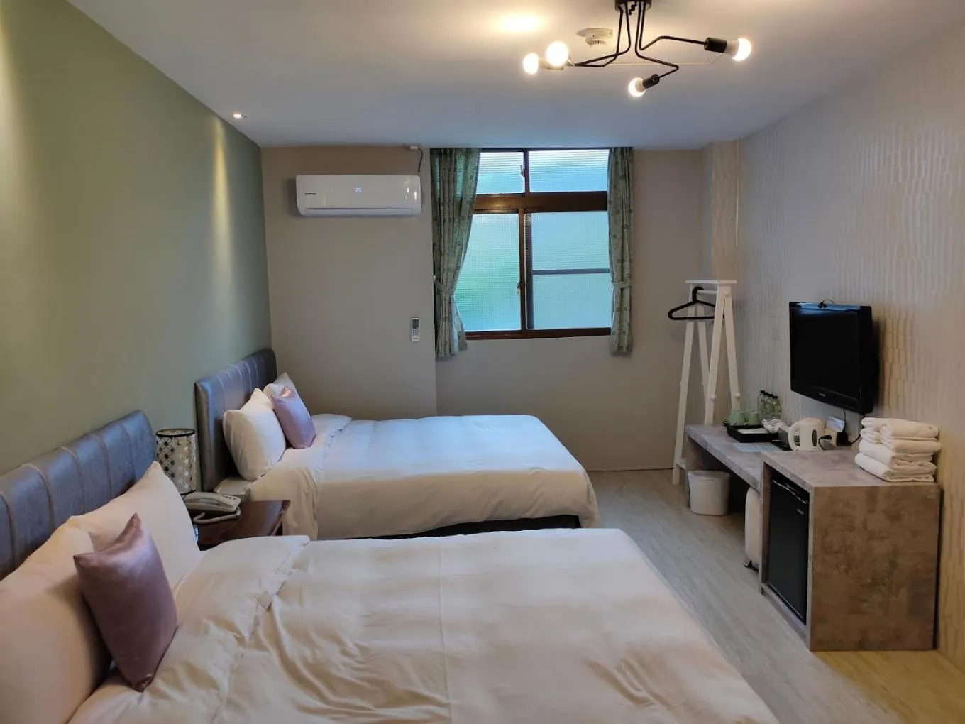 Bed in Sun Moon Lake Loft Inn