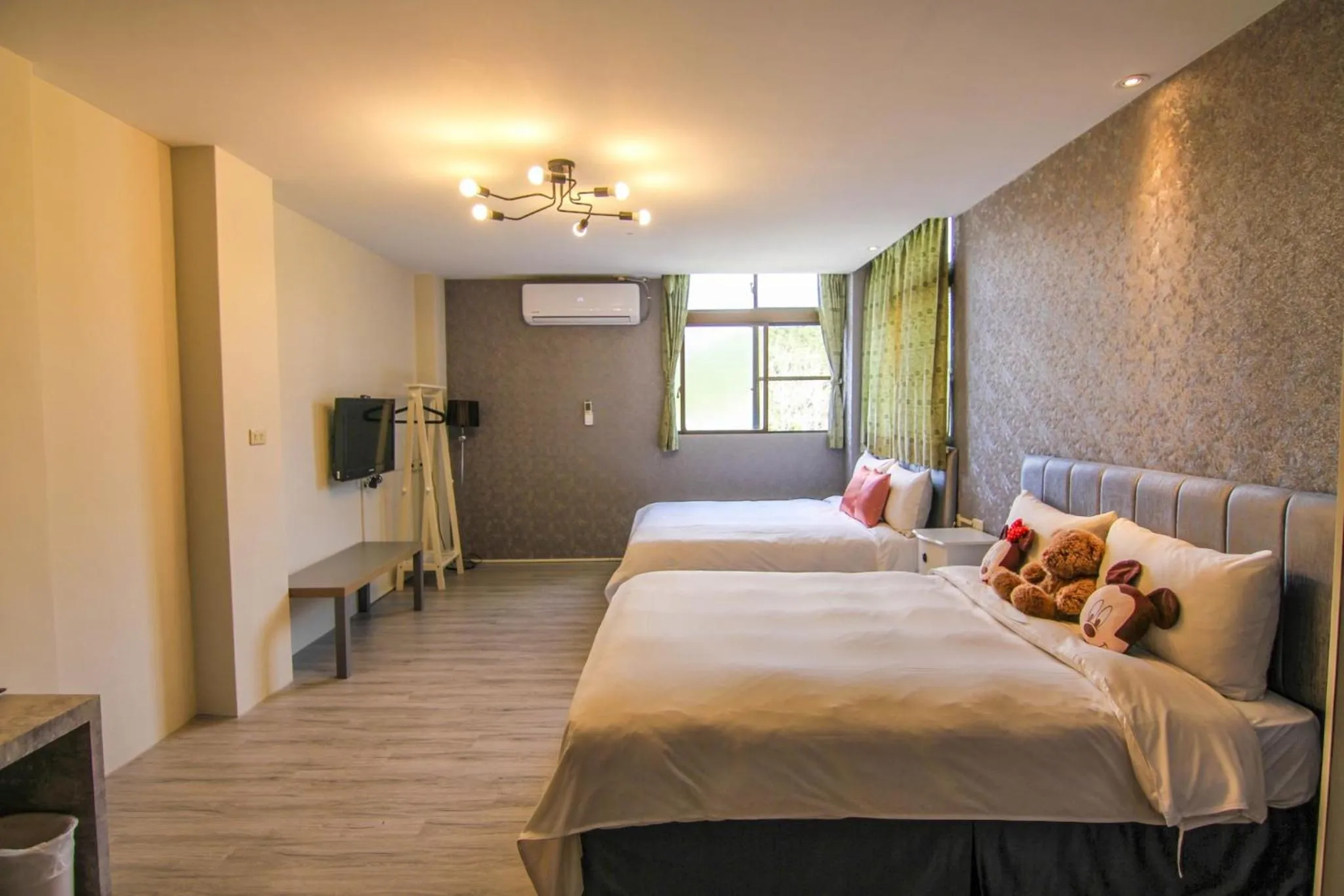 Photo of the whole room, Bed in Sun Moon Lake Loft Inn