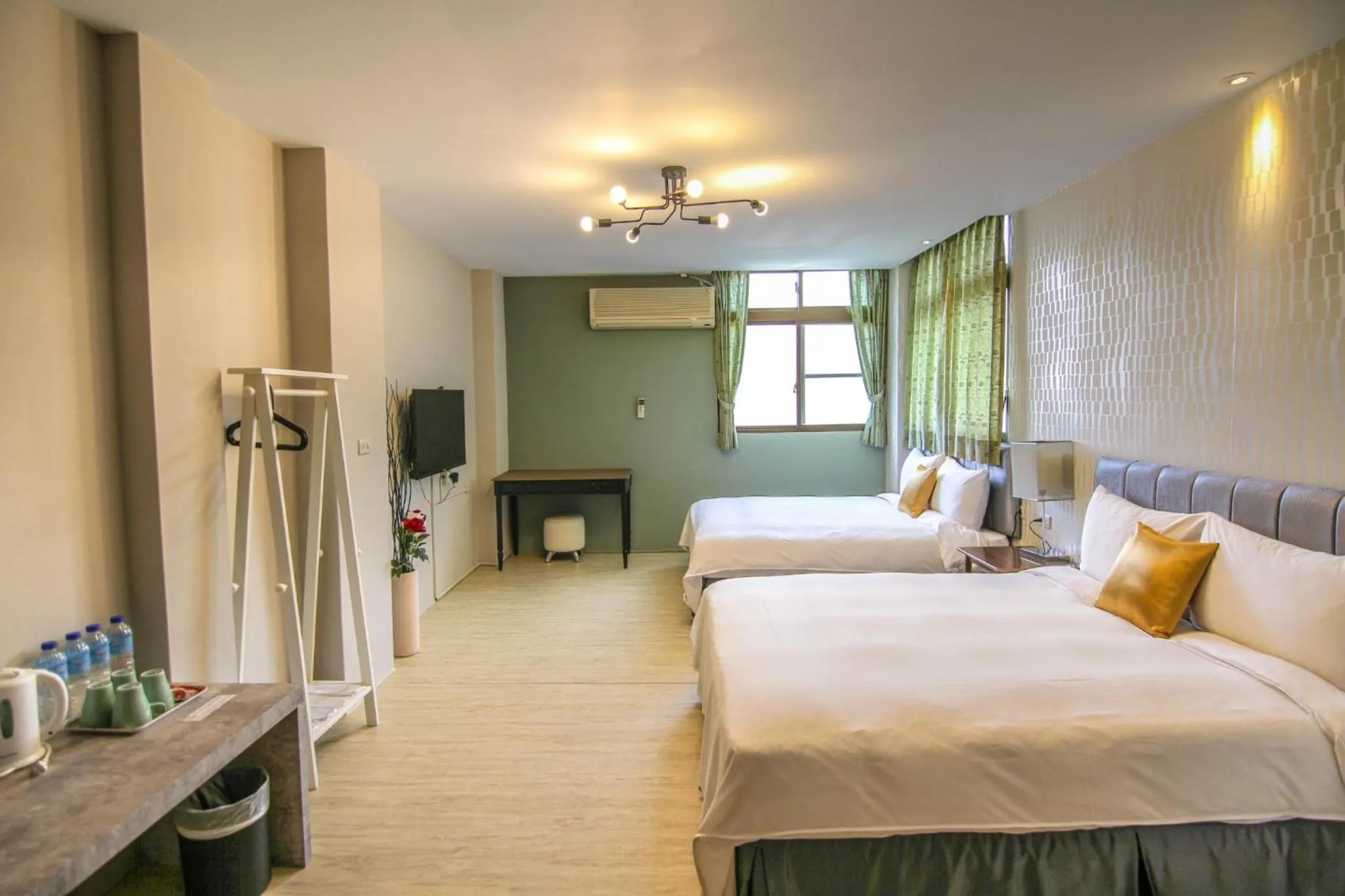 Photo of the whole room, Bed in Sun Moon Lake Loft Inn