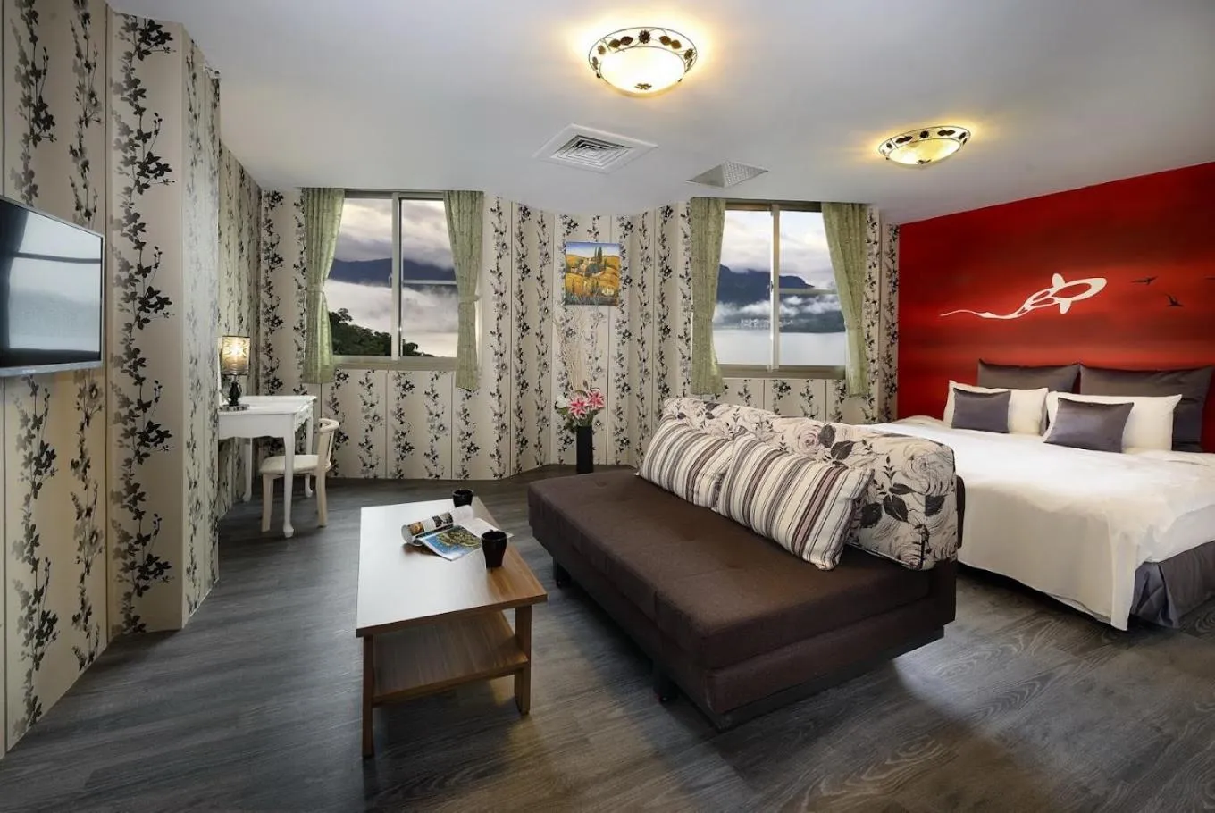 Bed in Sun Moon Lake Loft Inn