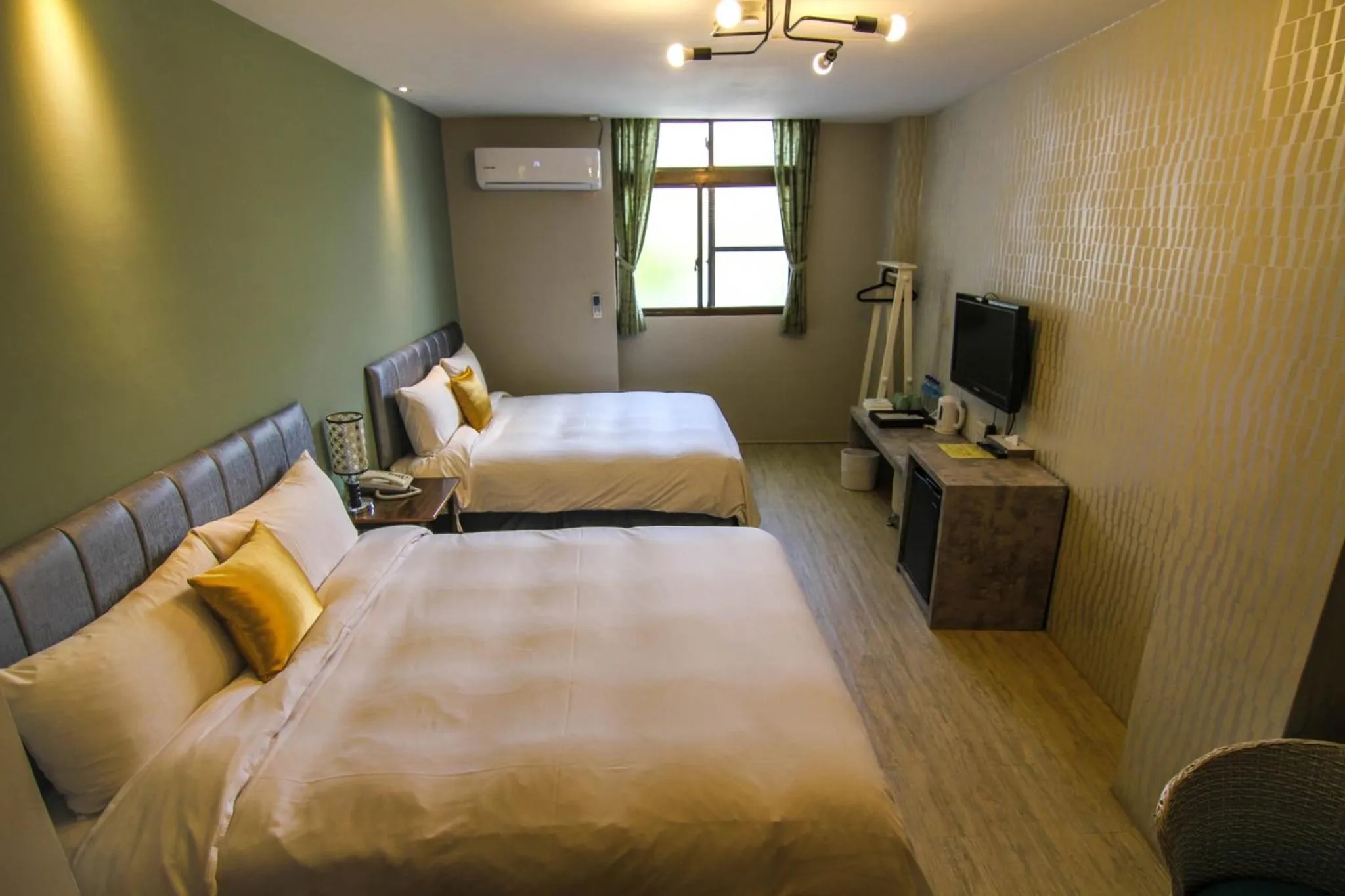Photo of the whole room, Bed in Sun Moon Lake Loft Inn