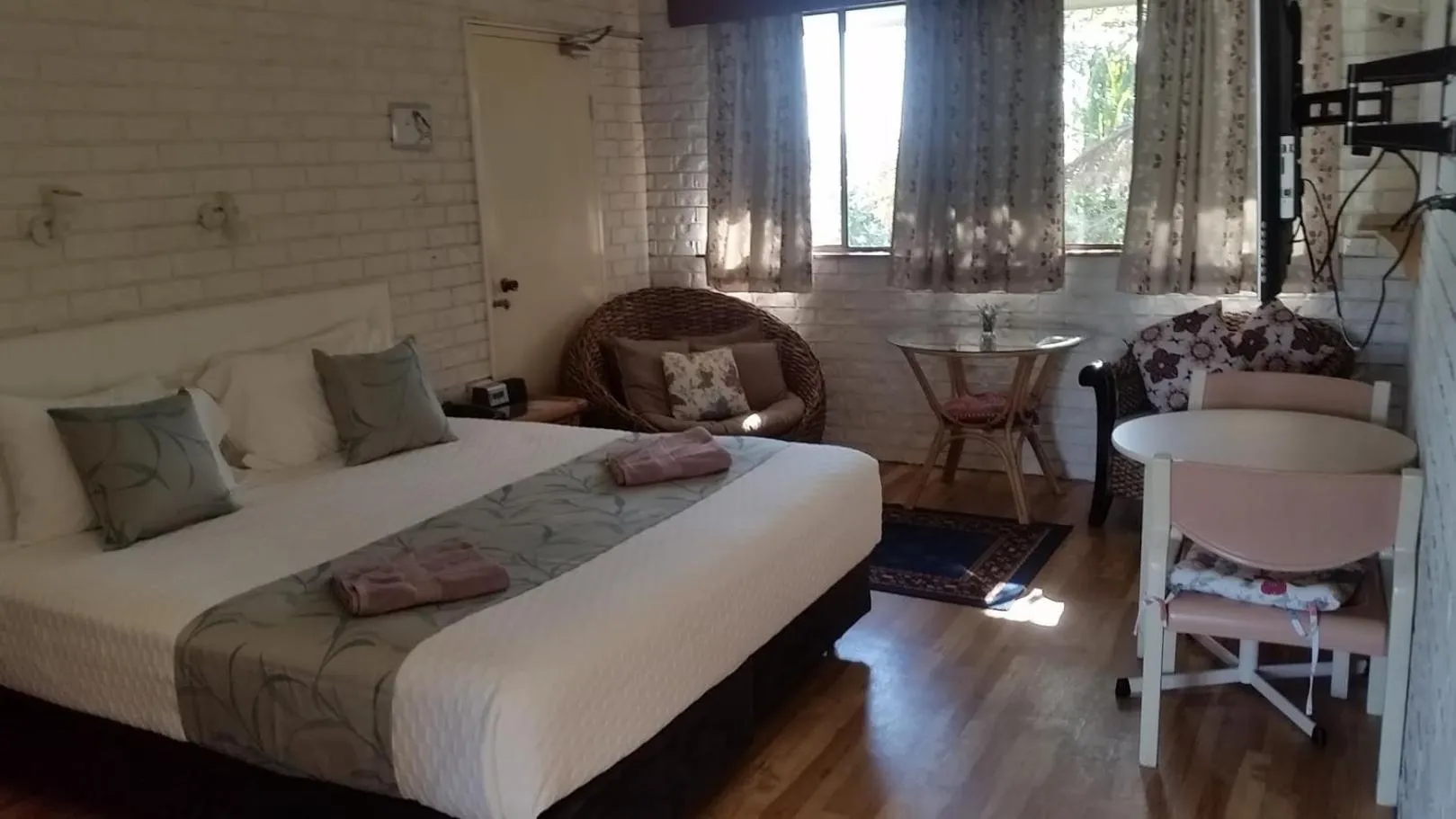 TV and multimedia, Bed in Holland Park Motel