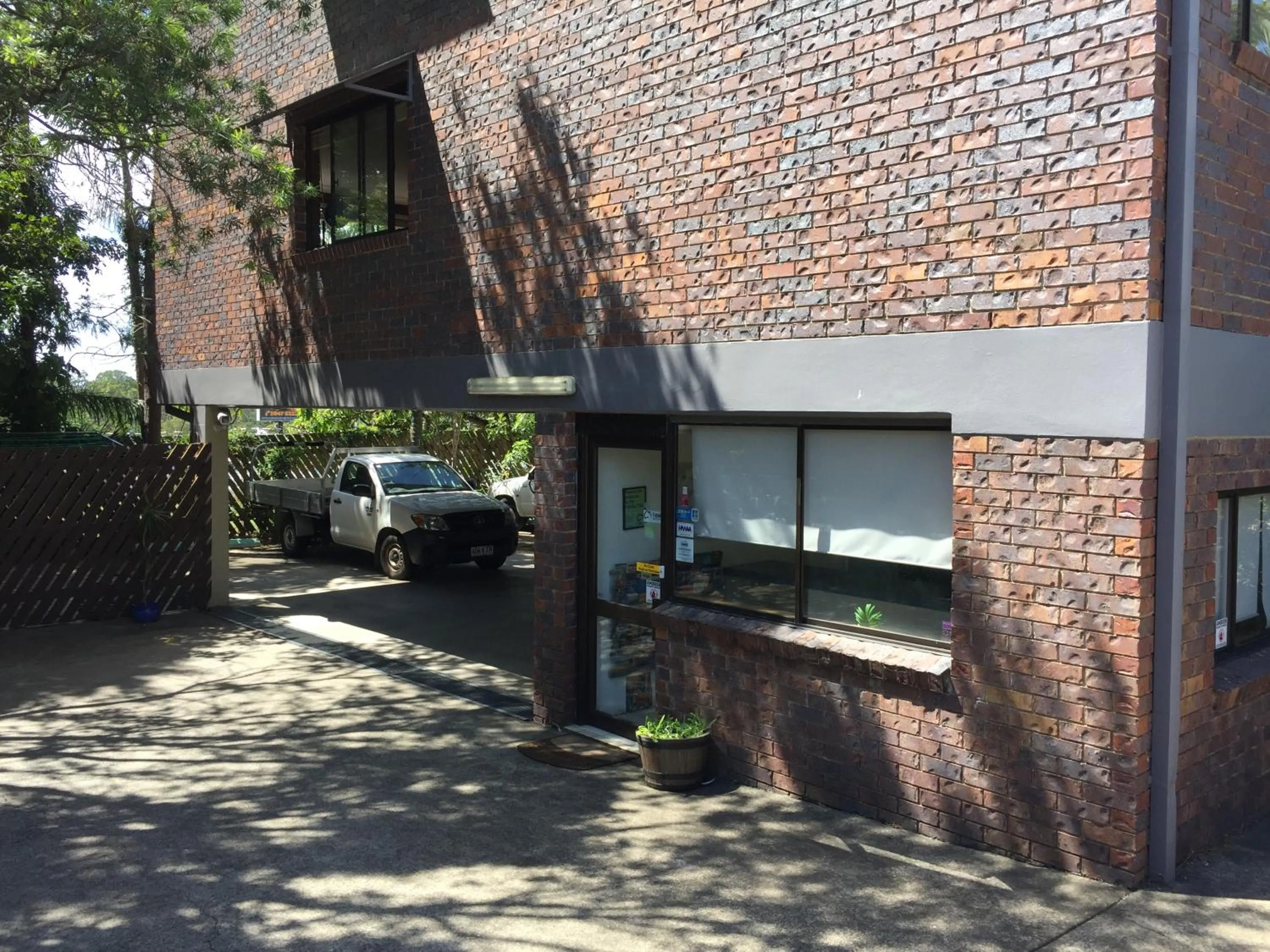 Facade/entrance in Holland Park Motel