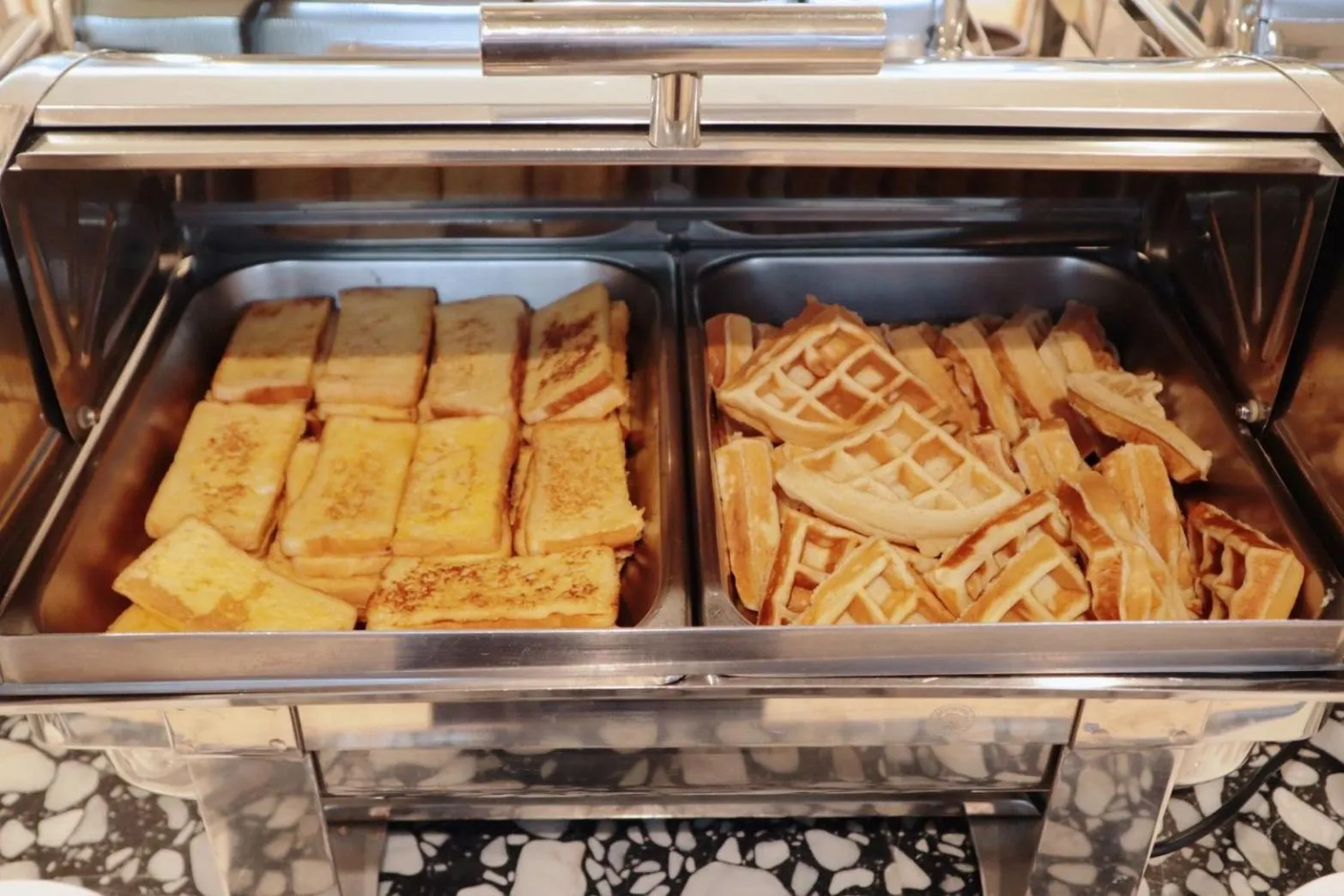 Breakfast in Mii Hotel Srinakarin