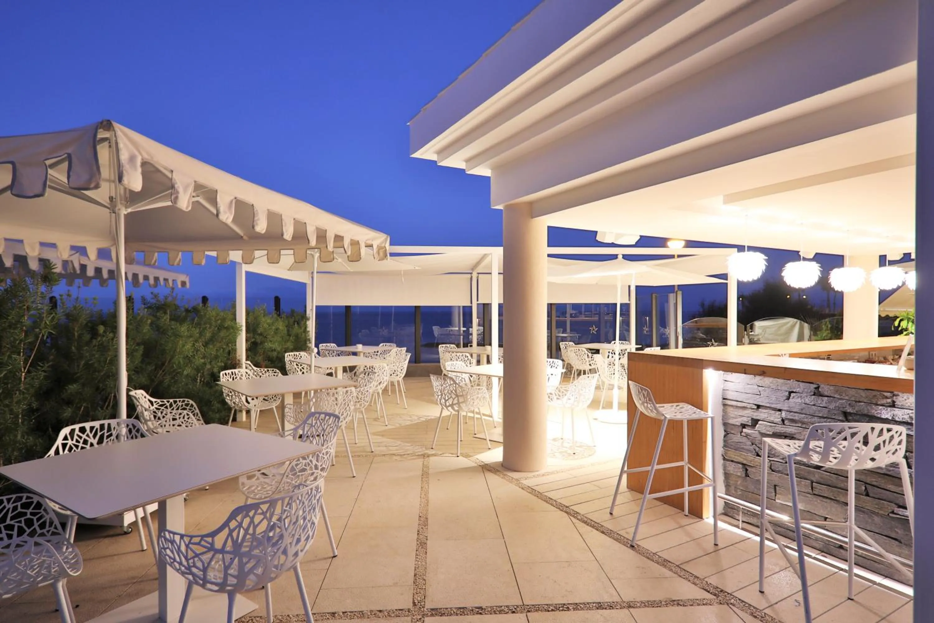 Lounge or bar in JOIA Salomé by Iberostar -Adults Only