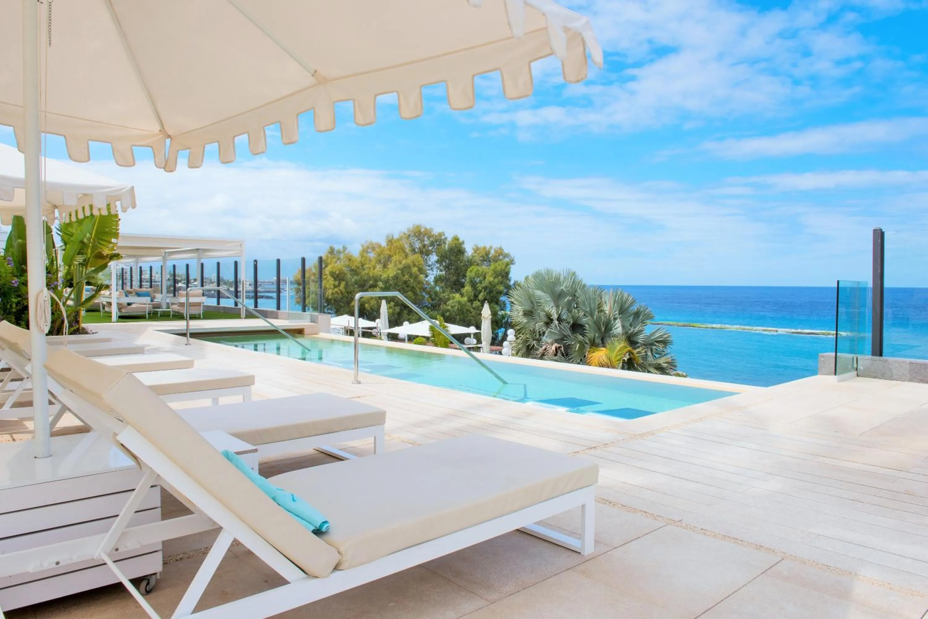 Swimming pool in JOIA Salomé by Iberostar -Adults Only