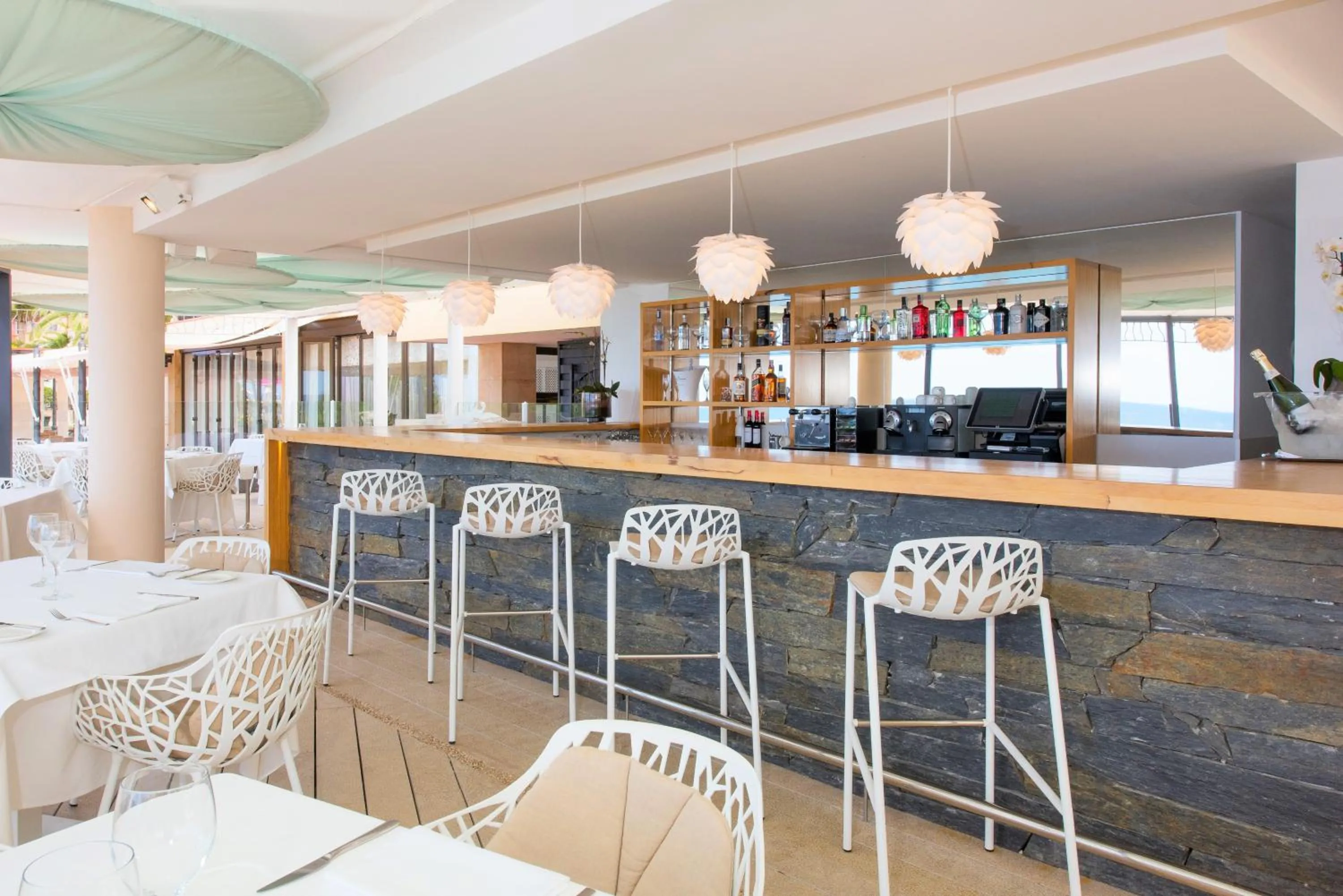 Lounge or bar in JOIA Salomé by Iberostar -Adults Only