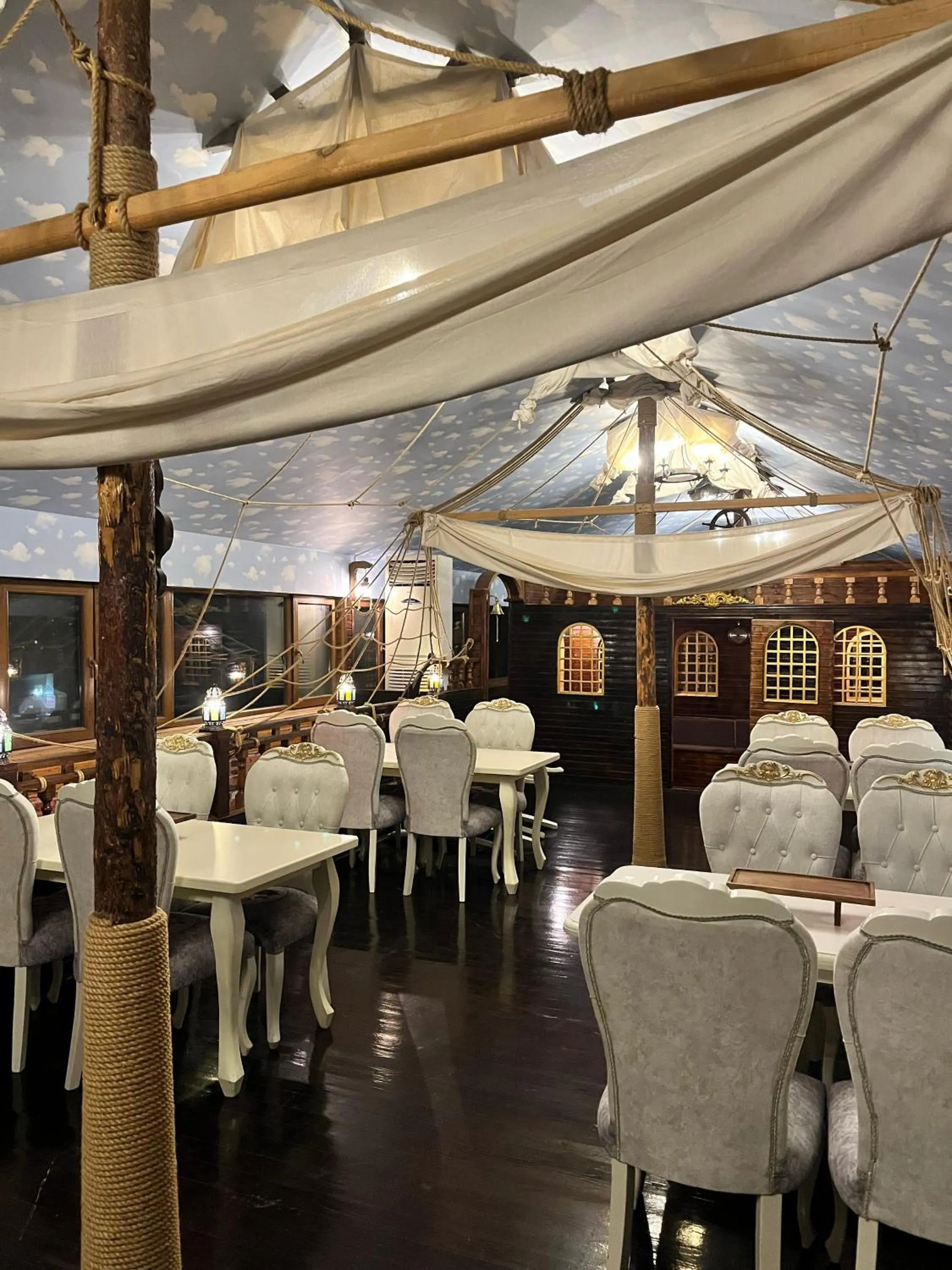 Restaurant/places to eat in Starway Hotel