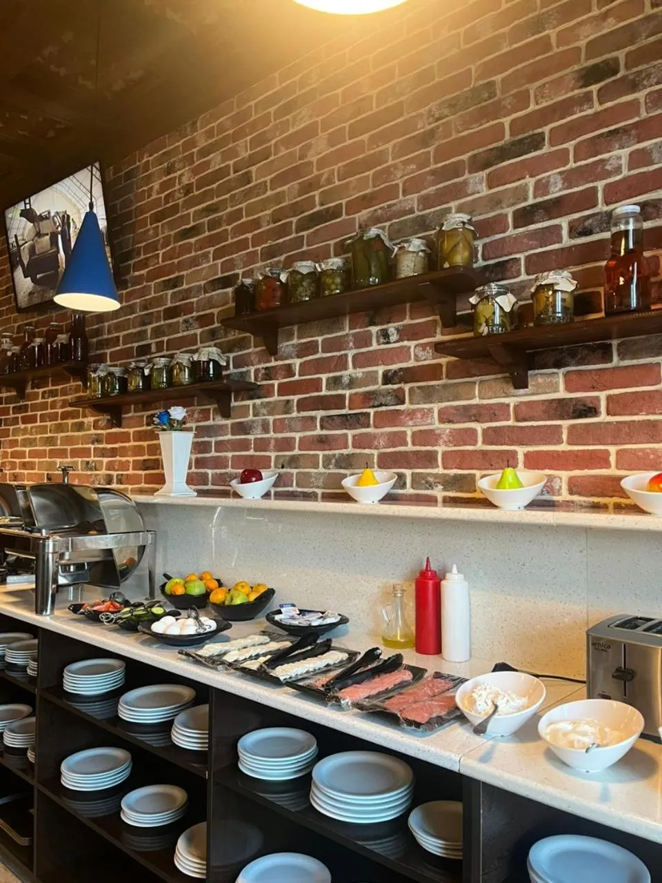 Restaurant/places to eat in Starway Hotel