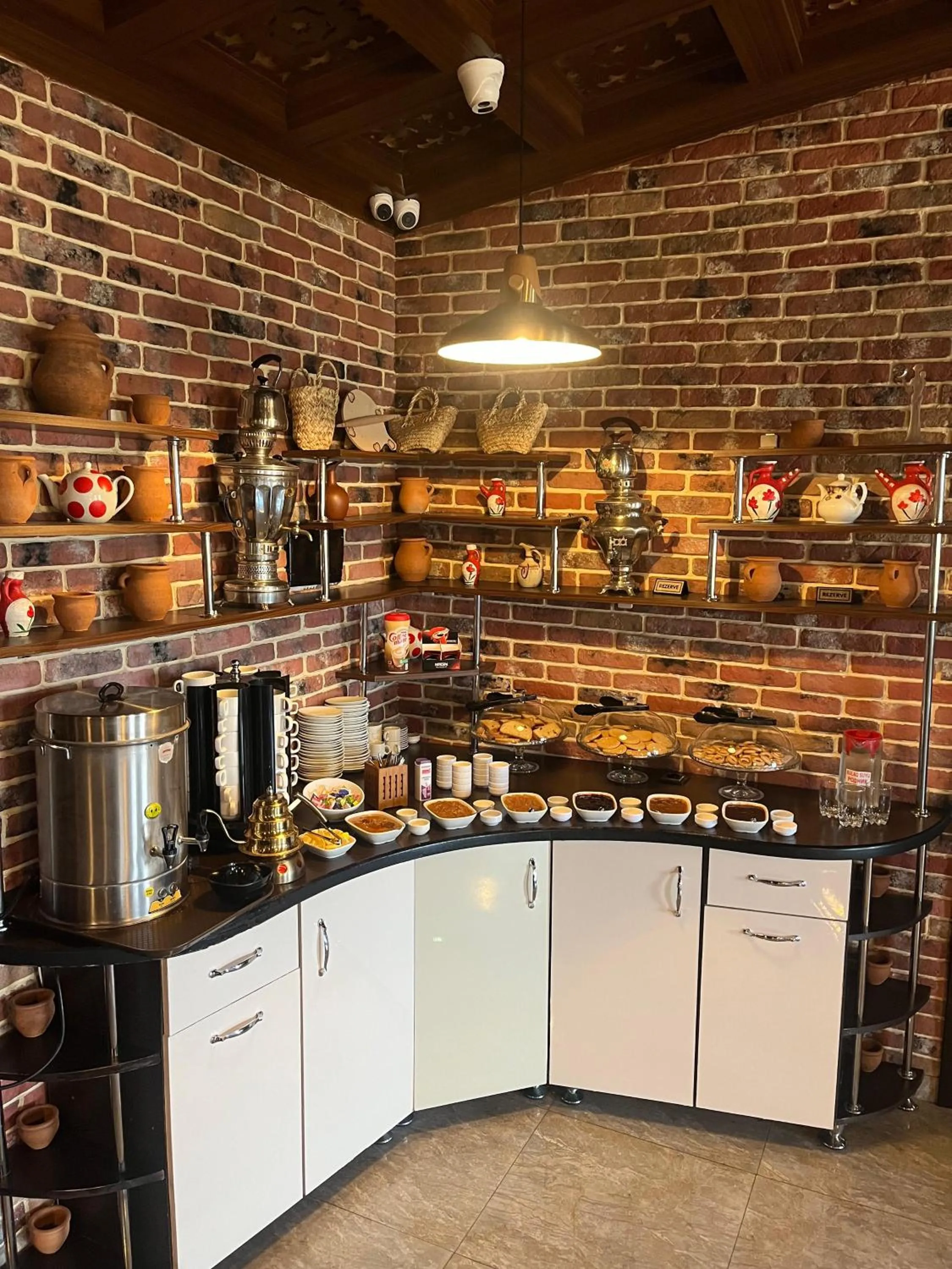 Restaurant/places to eat in Starway Hotel