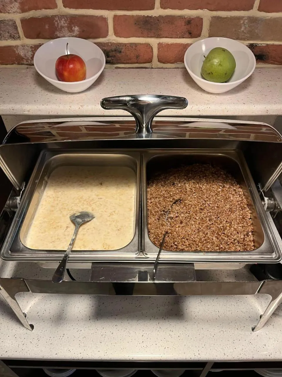 Restaurant/places to eat in Starway Hotel