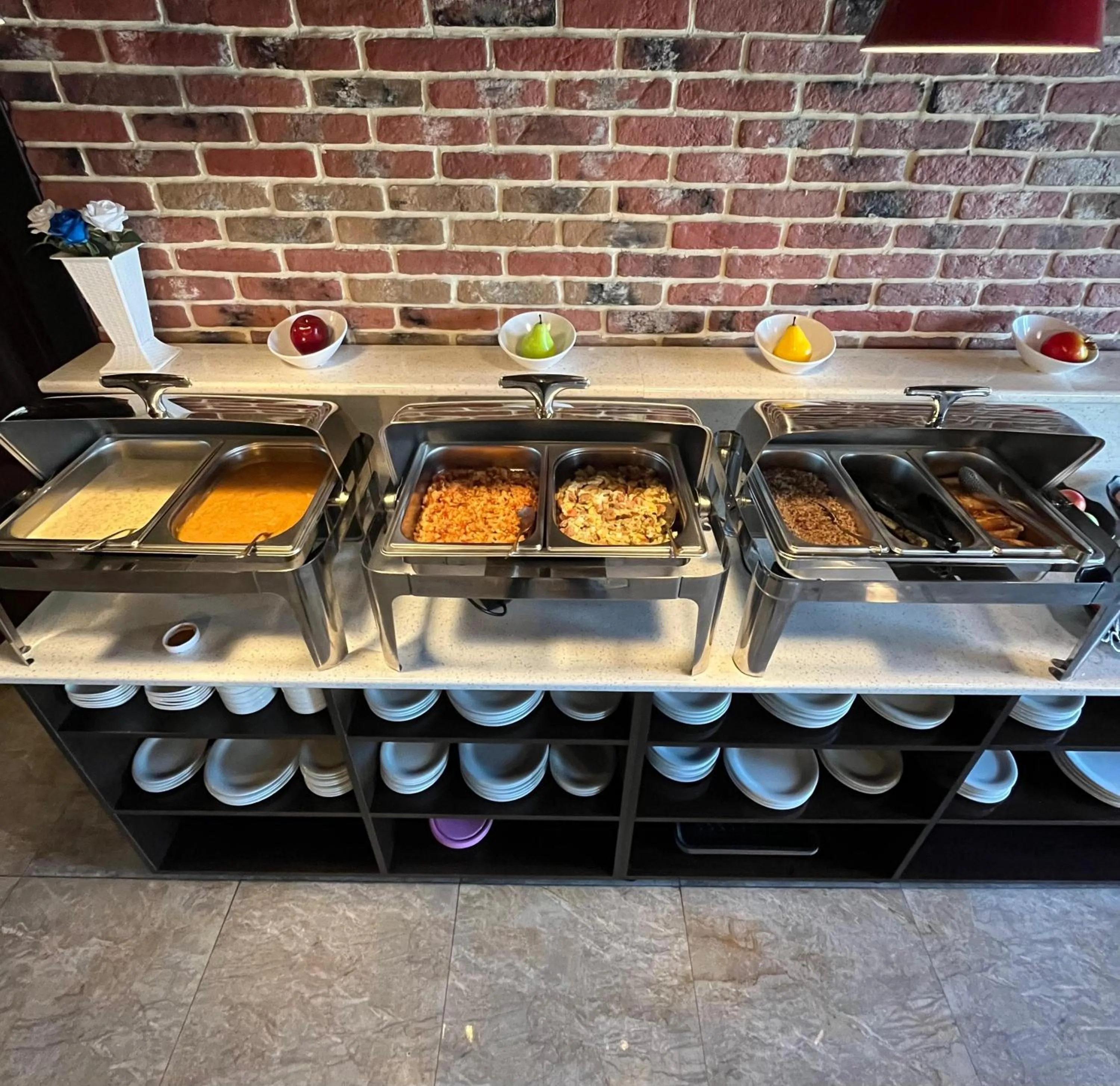 Restaurant/places to eat in Starway Hotel