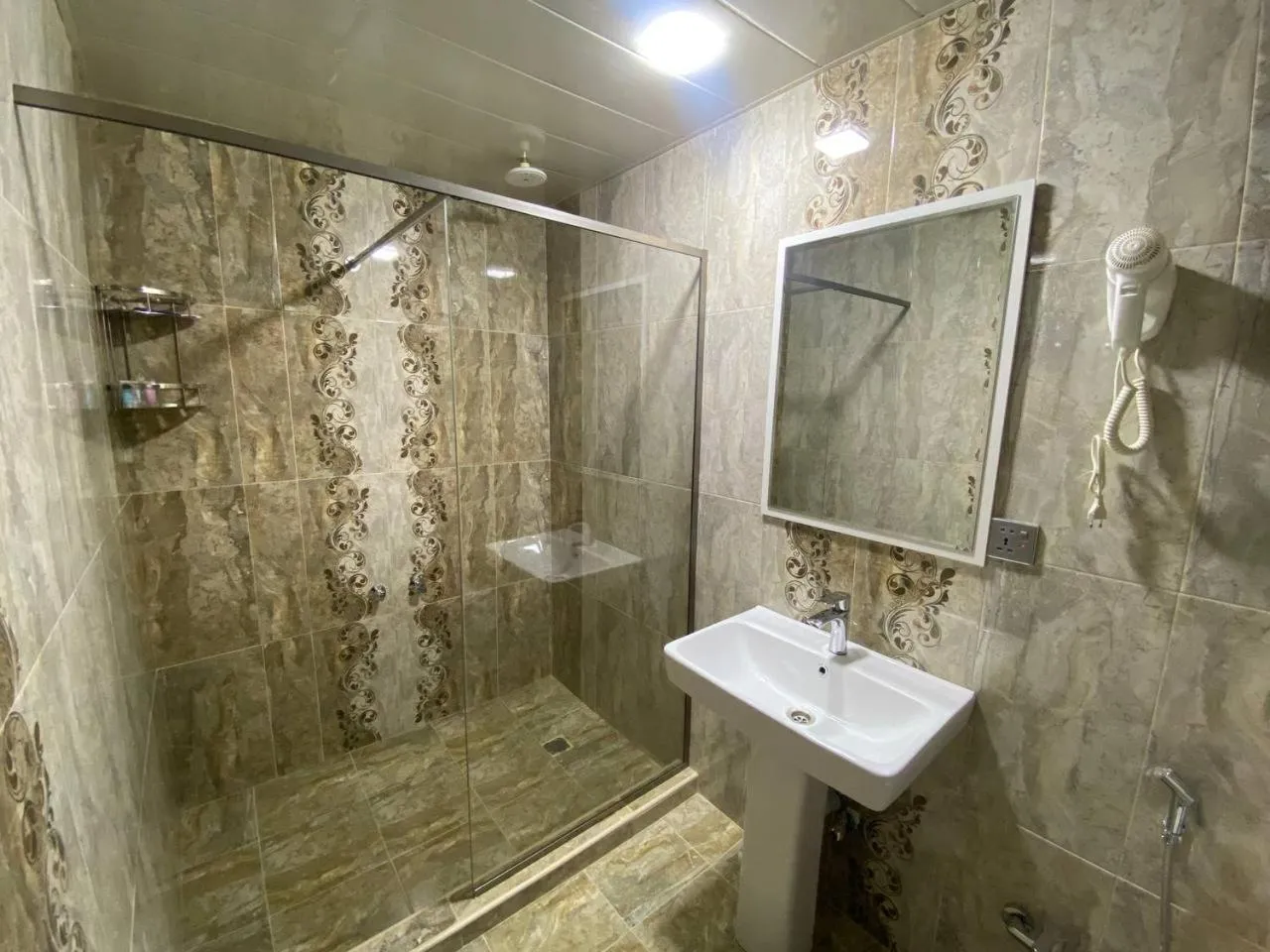 Shower in Starway Hotel
