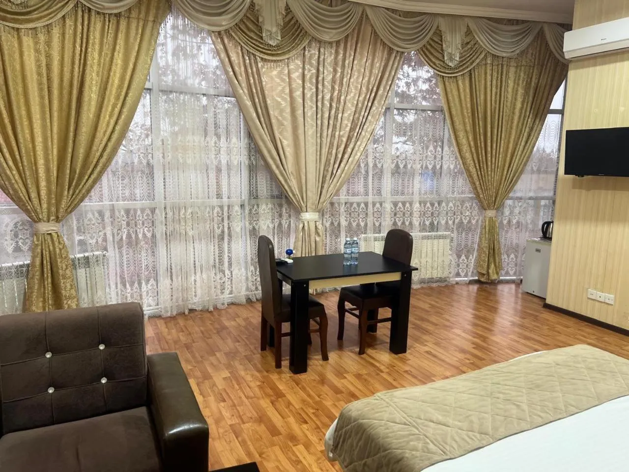 TV and multimedia in Starway Hotel