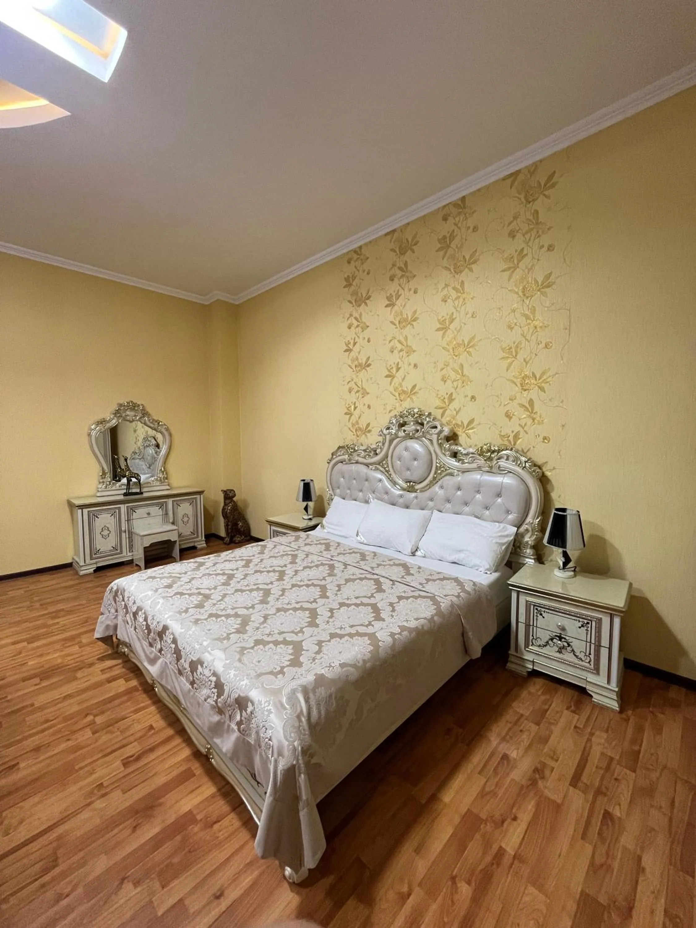 Bedroom, Bed in Starway Hotel