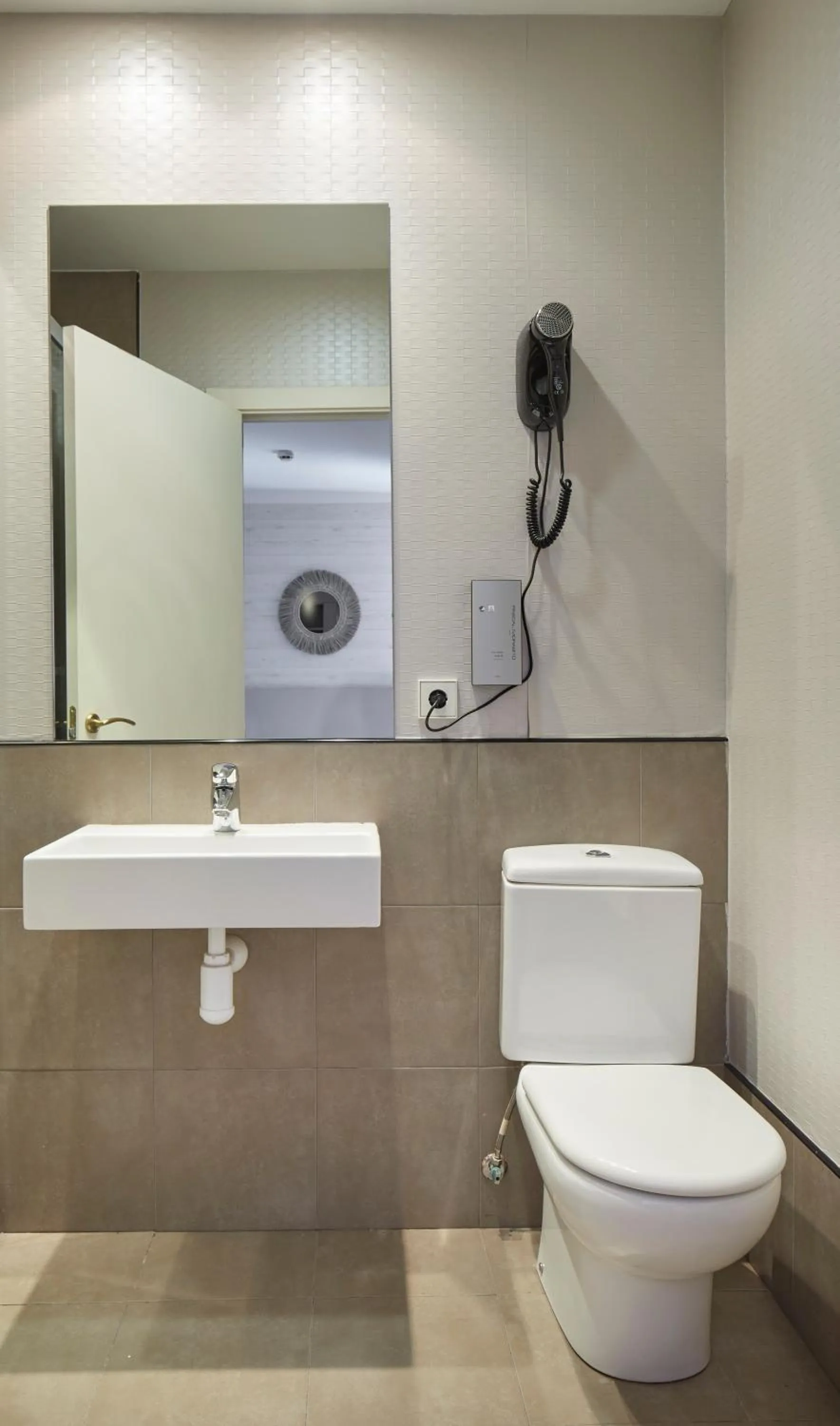 Bathroom in Hotel Berri Versalles