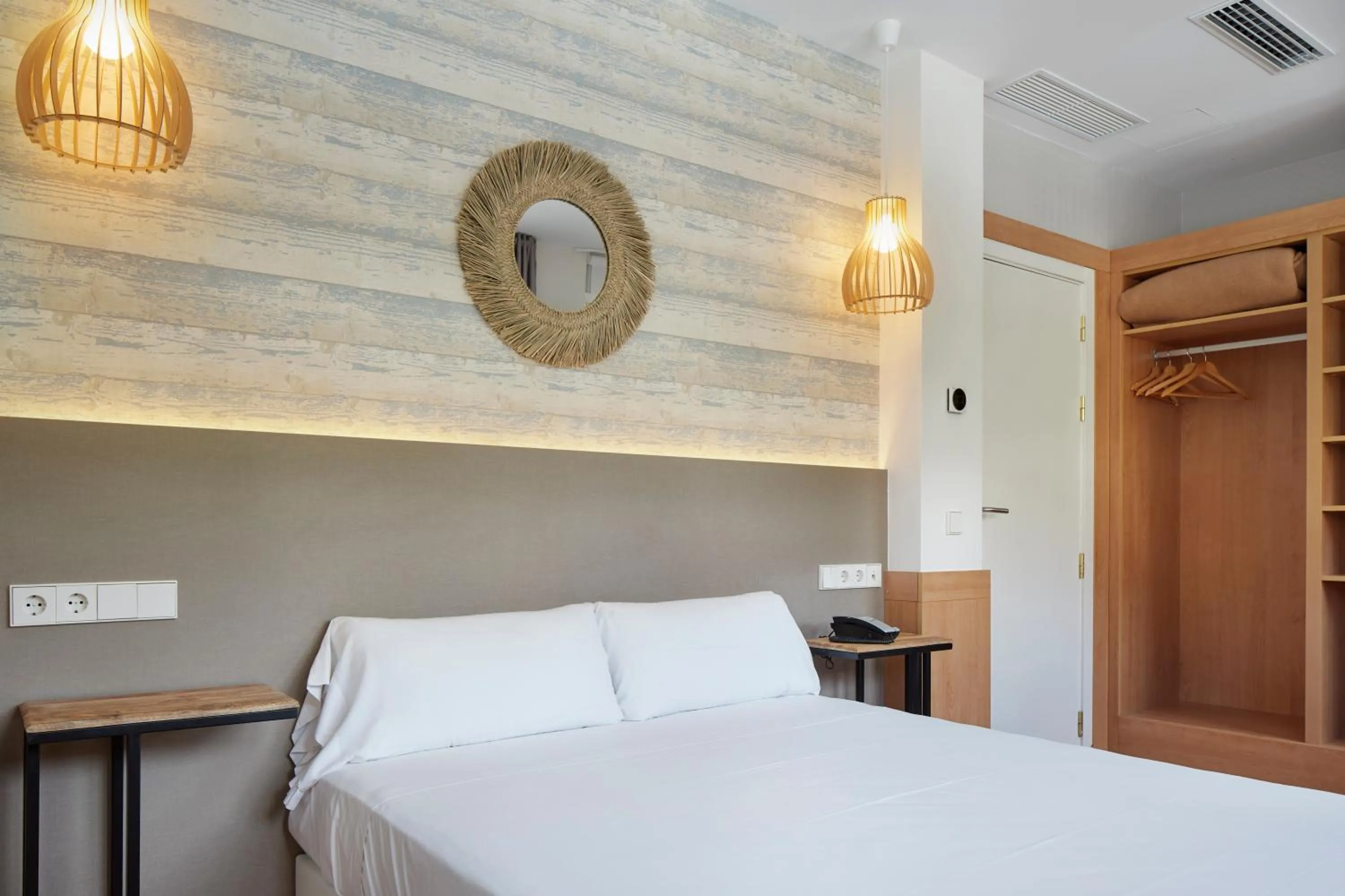 Bedroom, Bed in Hotel Berri Versalles