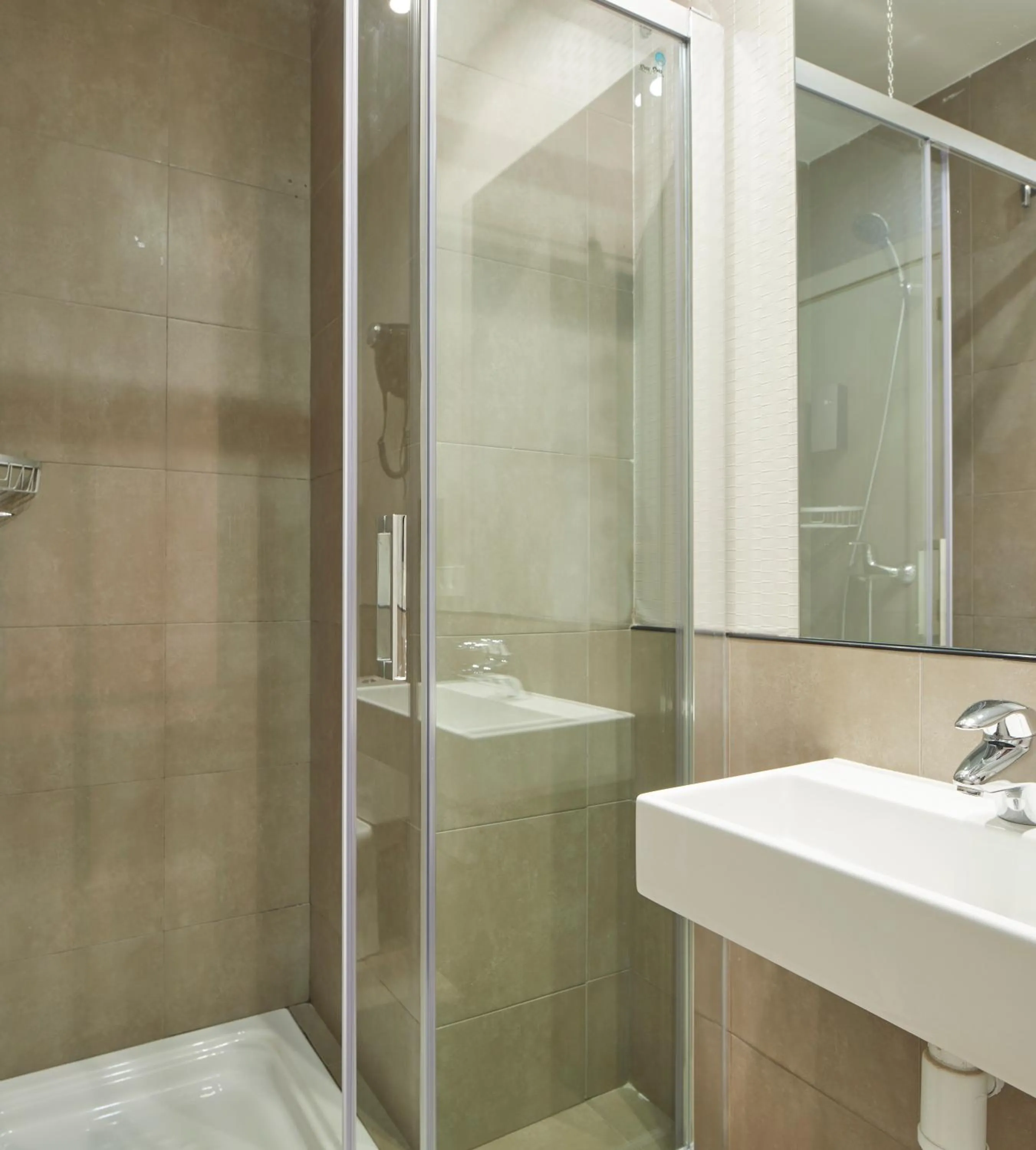 Bathroom in Hotel Berri Versalles