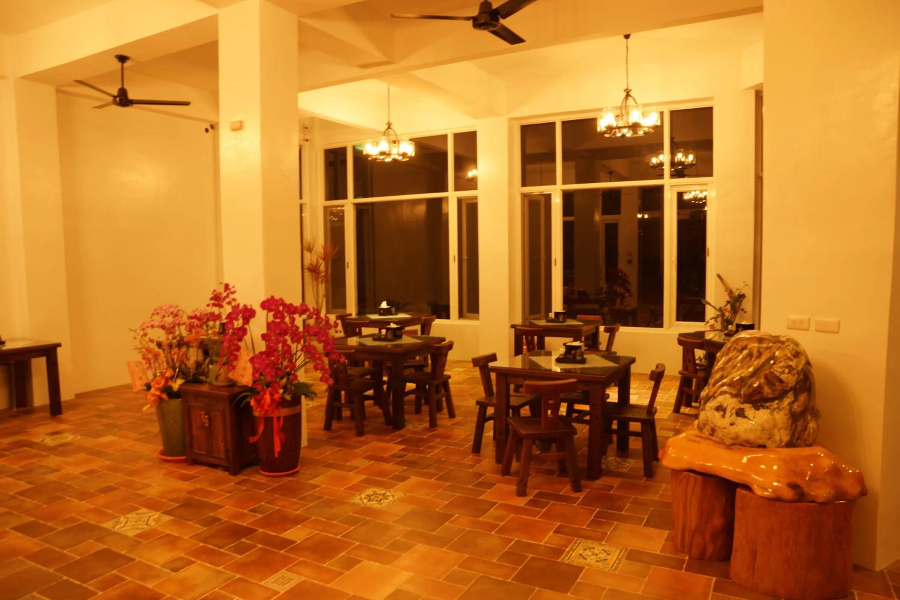 Restaurant/places to eat in Coral B&B