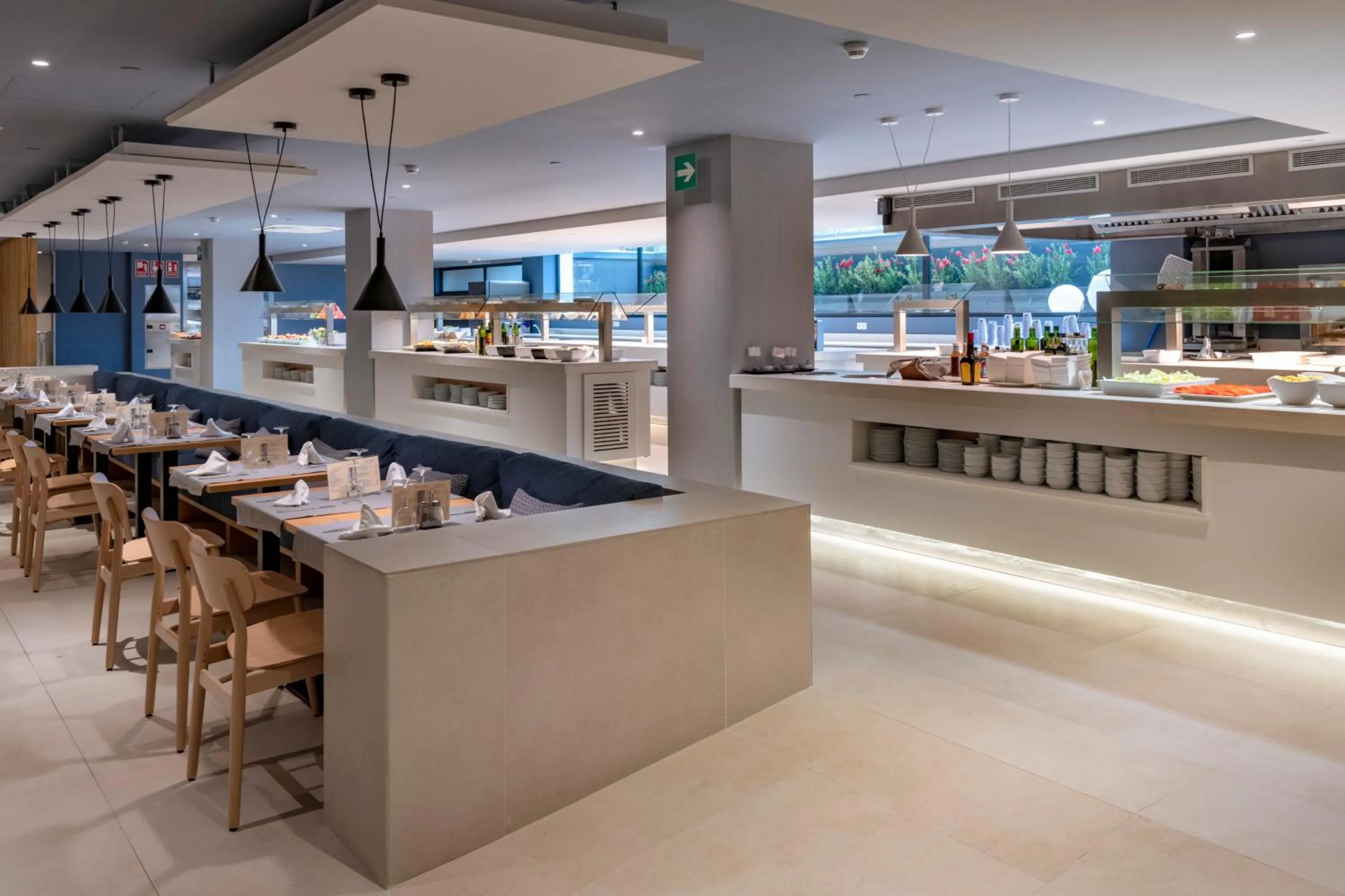 Restaurant/places to eat in Caprici Beach Hotel & Spa