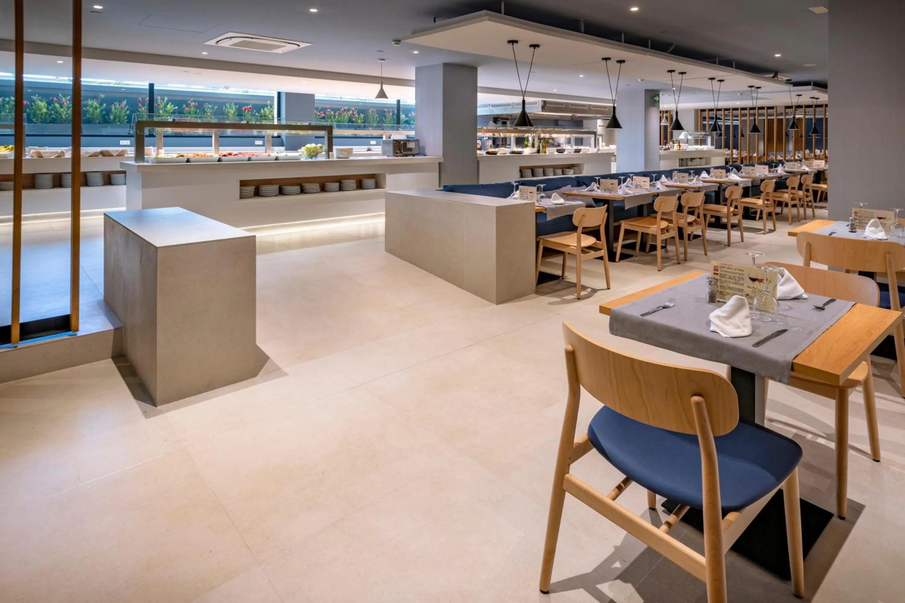 Restaurant/places to eat in Caprici Beach Hotel & Spa