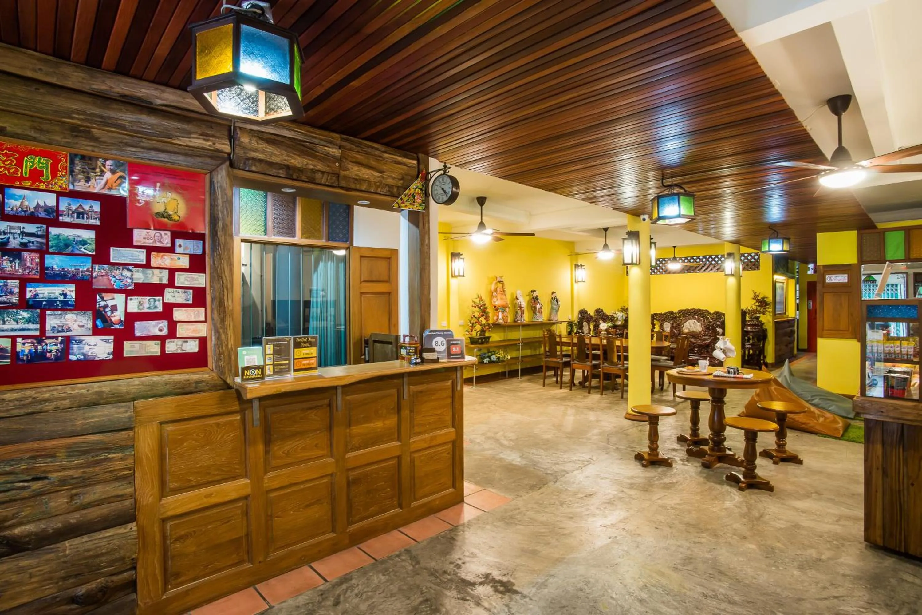 Seating area in Banthat Thong Hostel